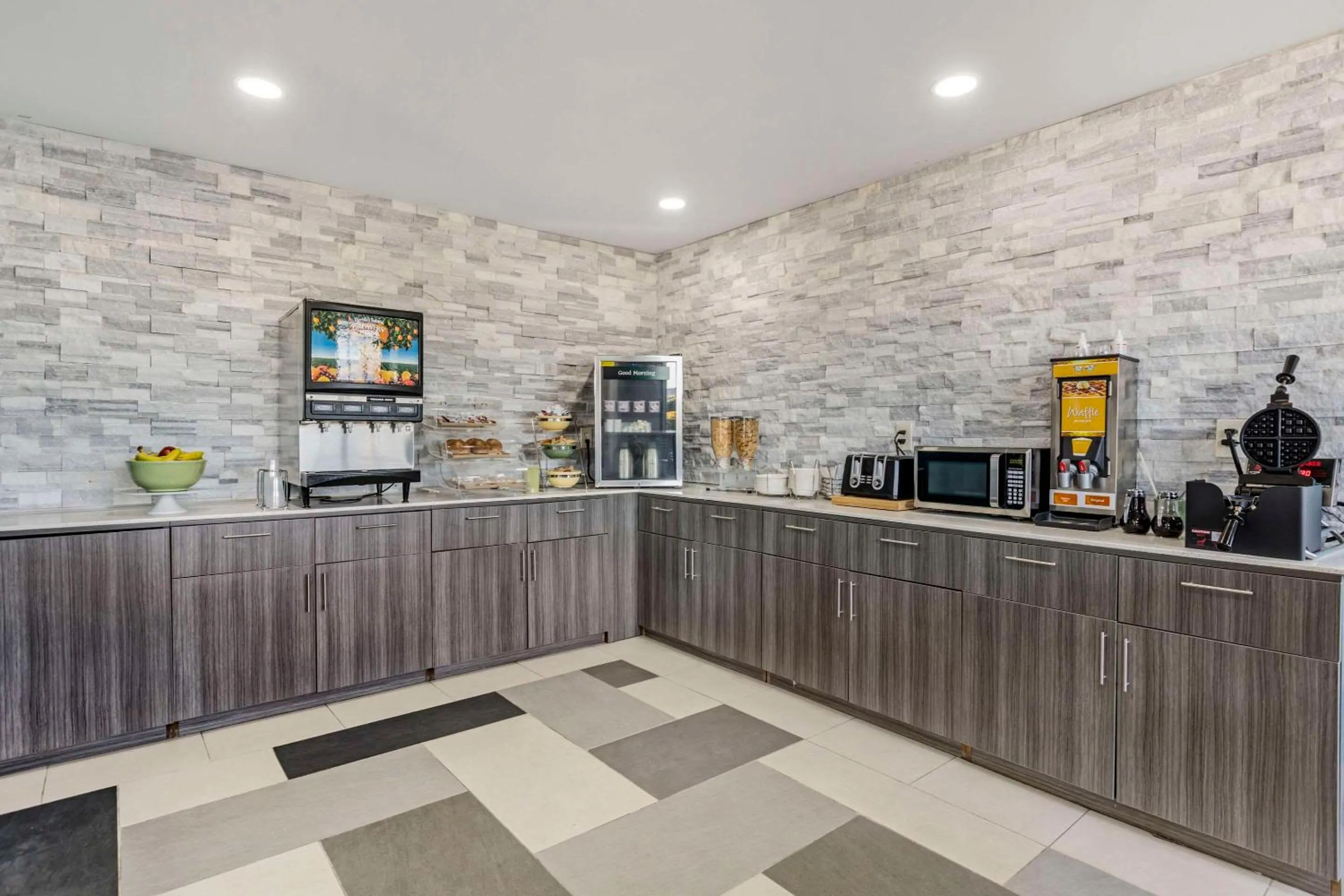 Breakfast in Quality Inn Newberry