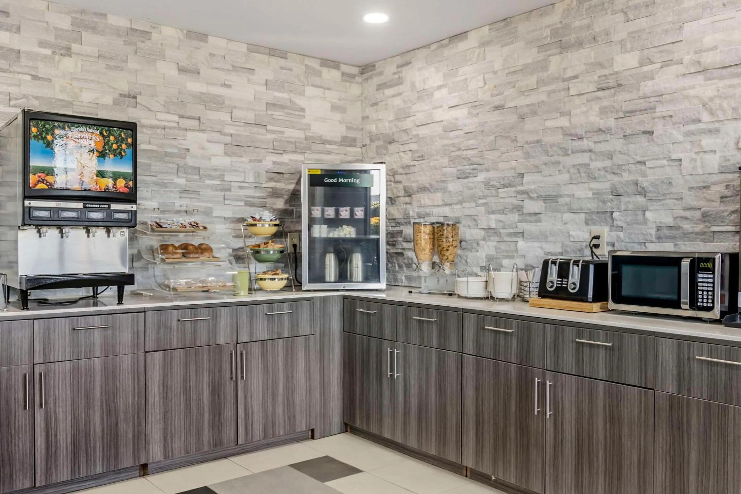 Breakfast in Quality Inn Newberry