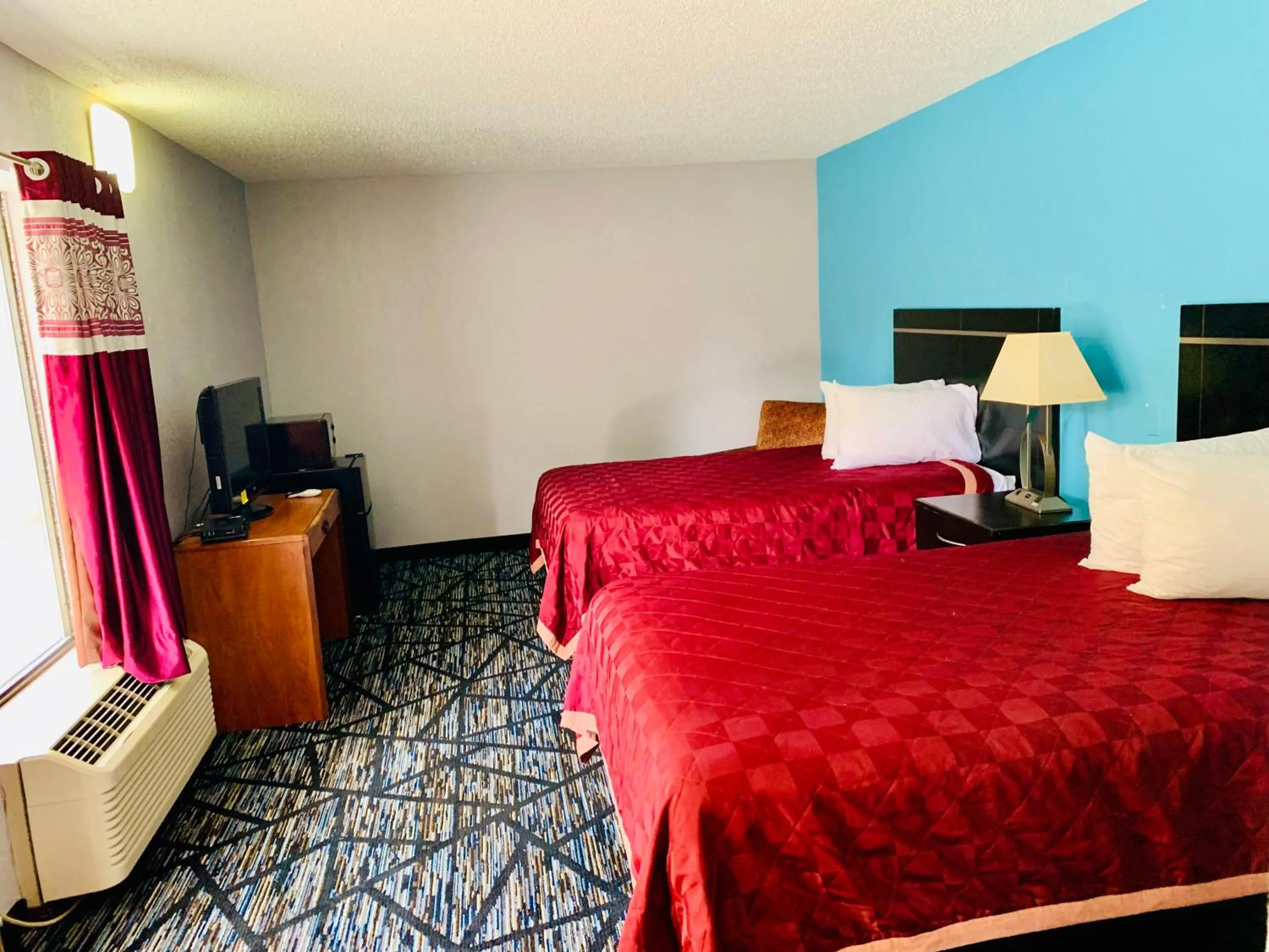 Bed in Quality Inn Newberry