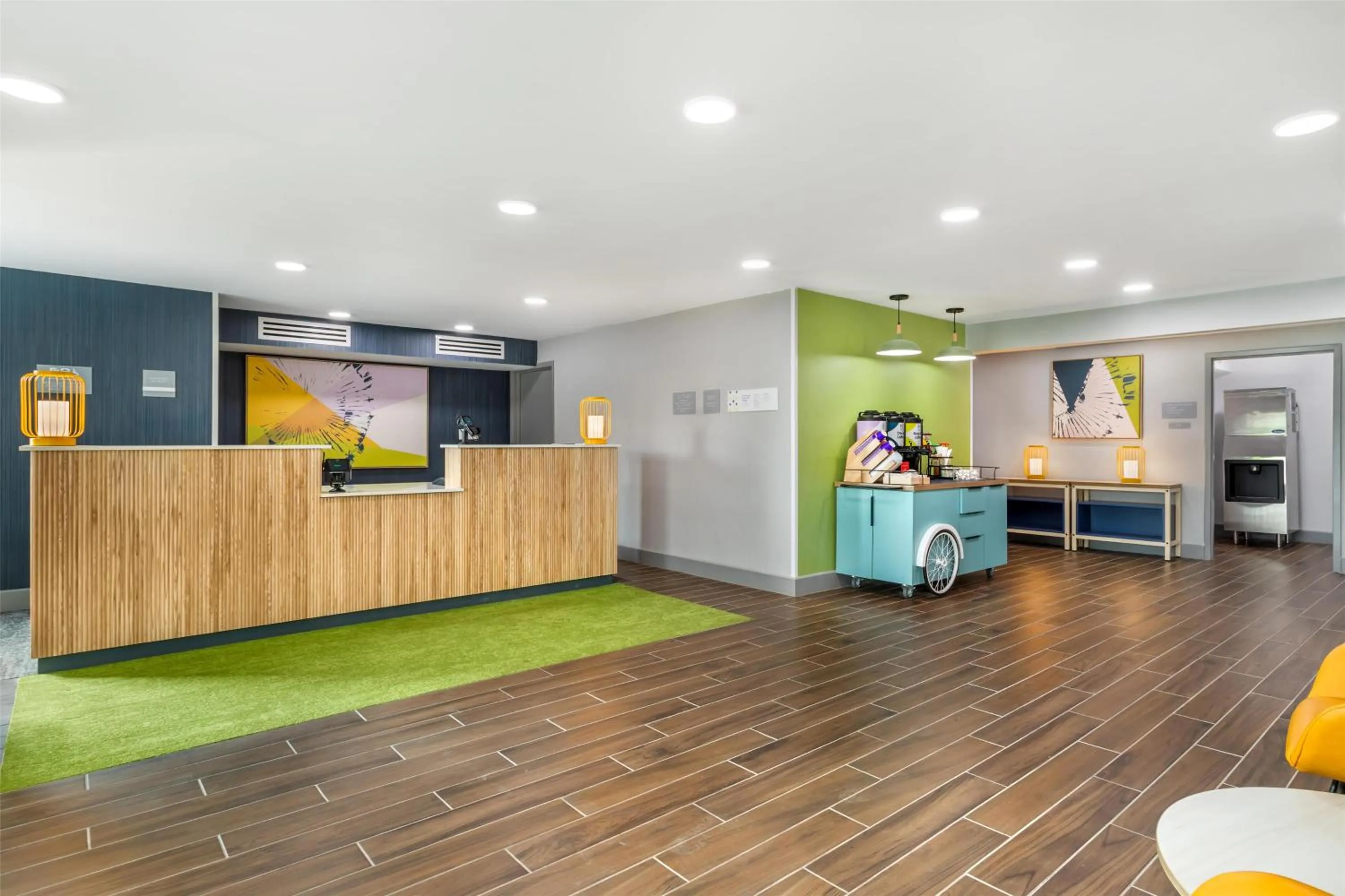 Lobby or reception in Spark by Hilton Knoxville North I-75