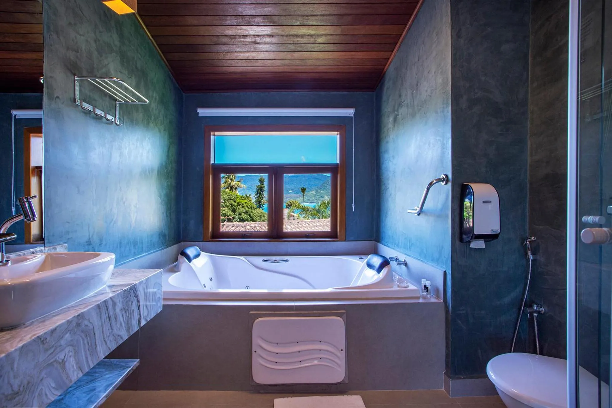 Hot Tub in Hotel Praia do Portinho