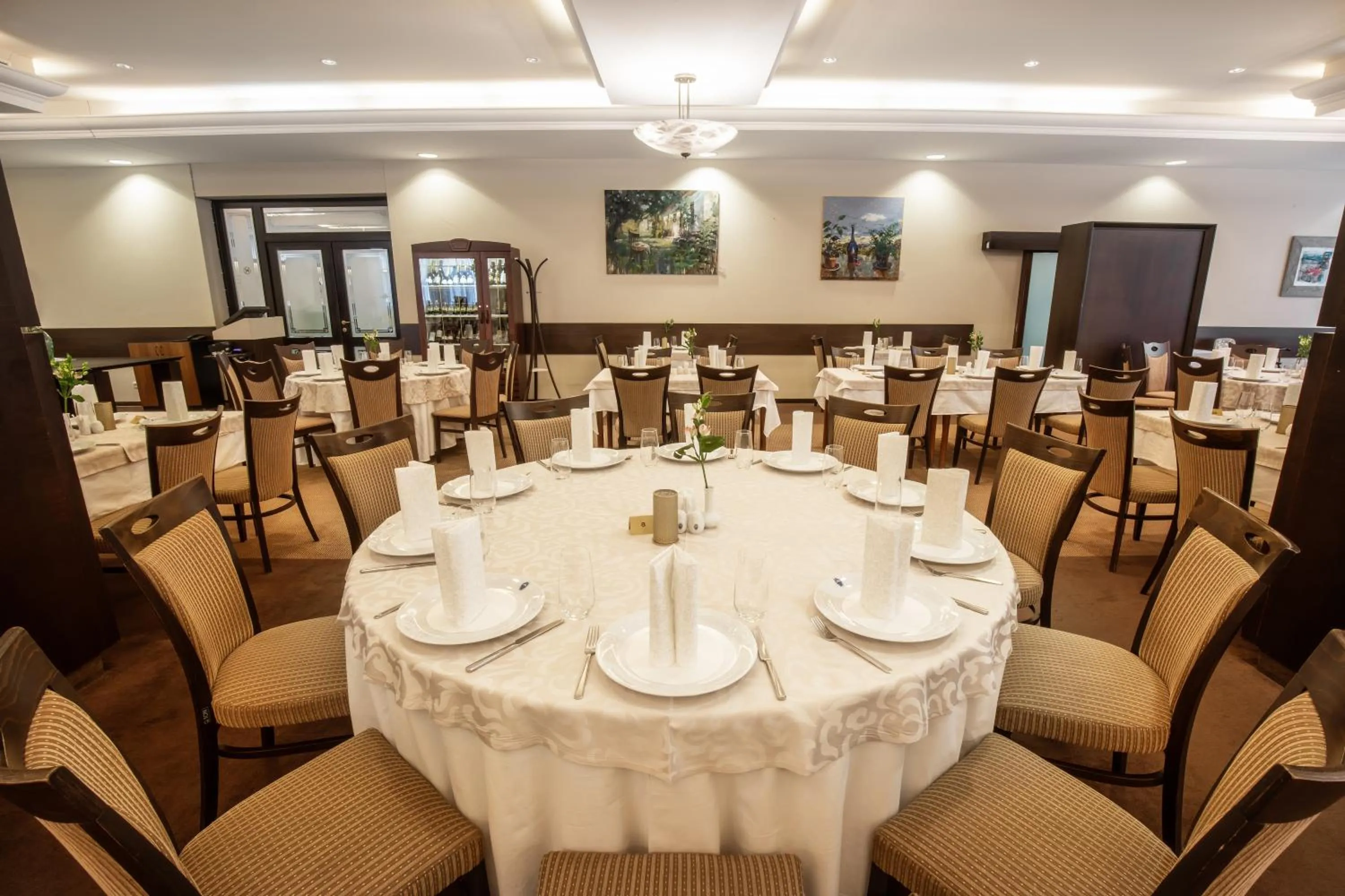 Restaurant/places to eat in Grand Hotel BELLEVUE