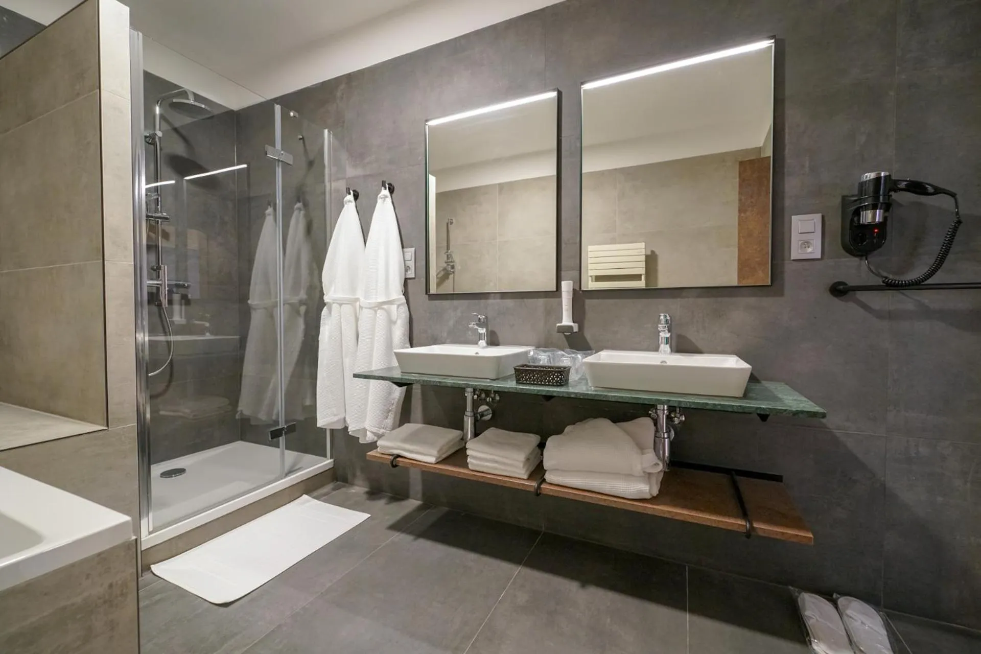 Shower in Grand Hotel BELLEVUE