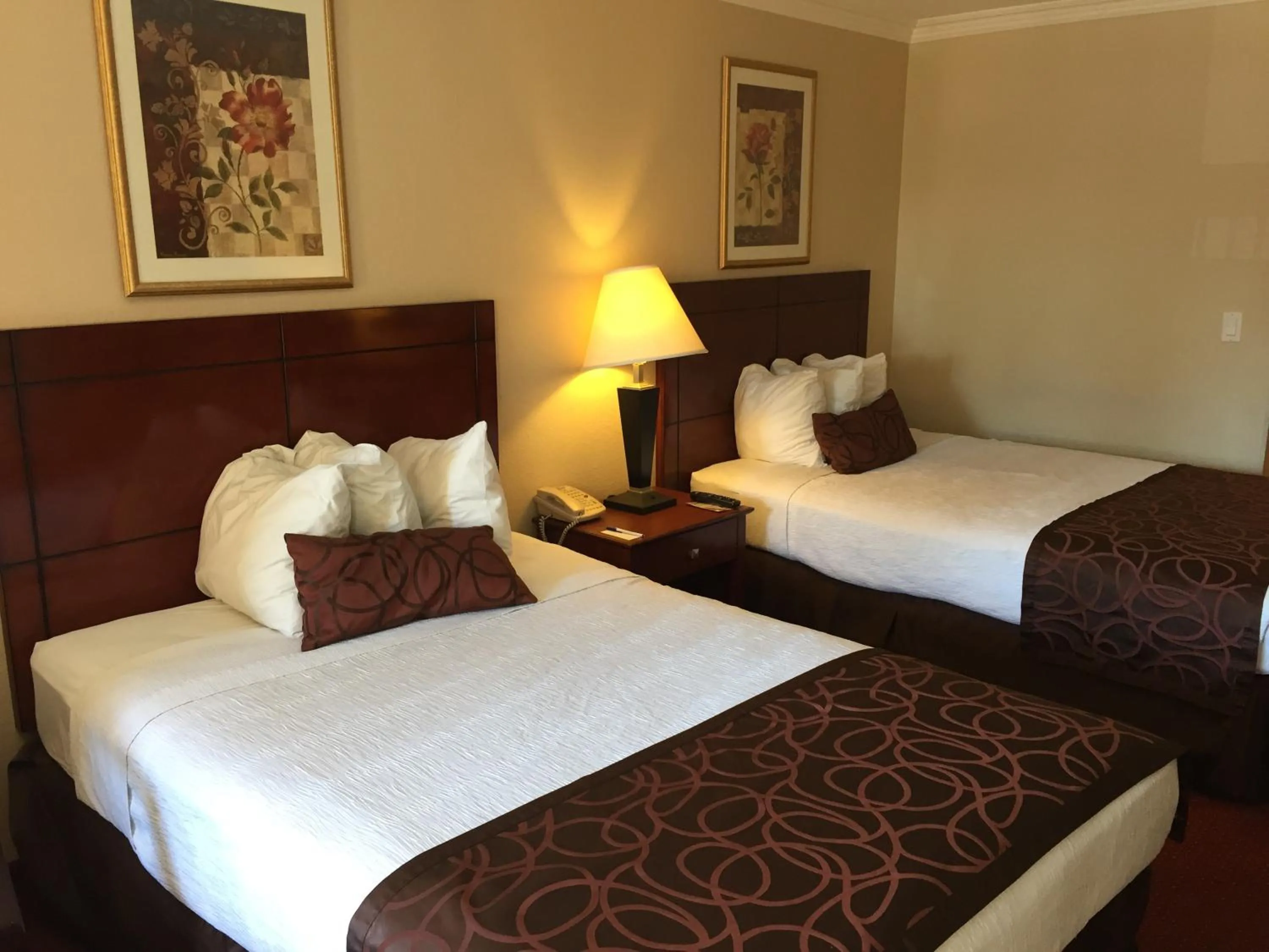 Bed in Chula Vista Inn