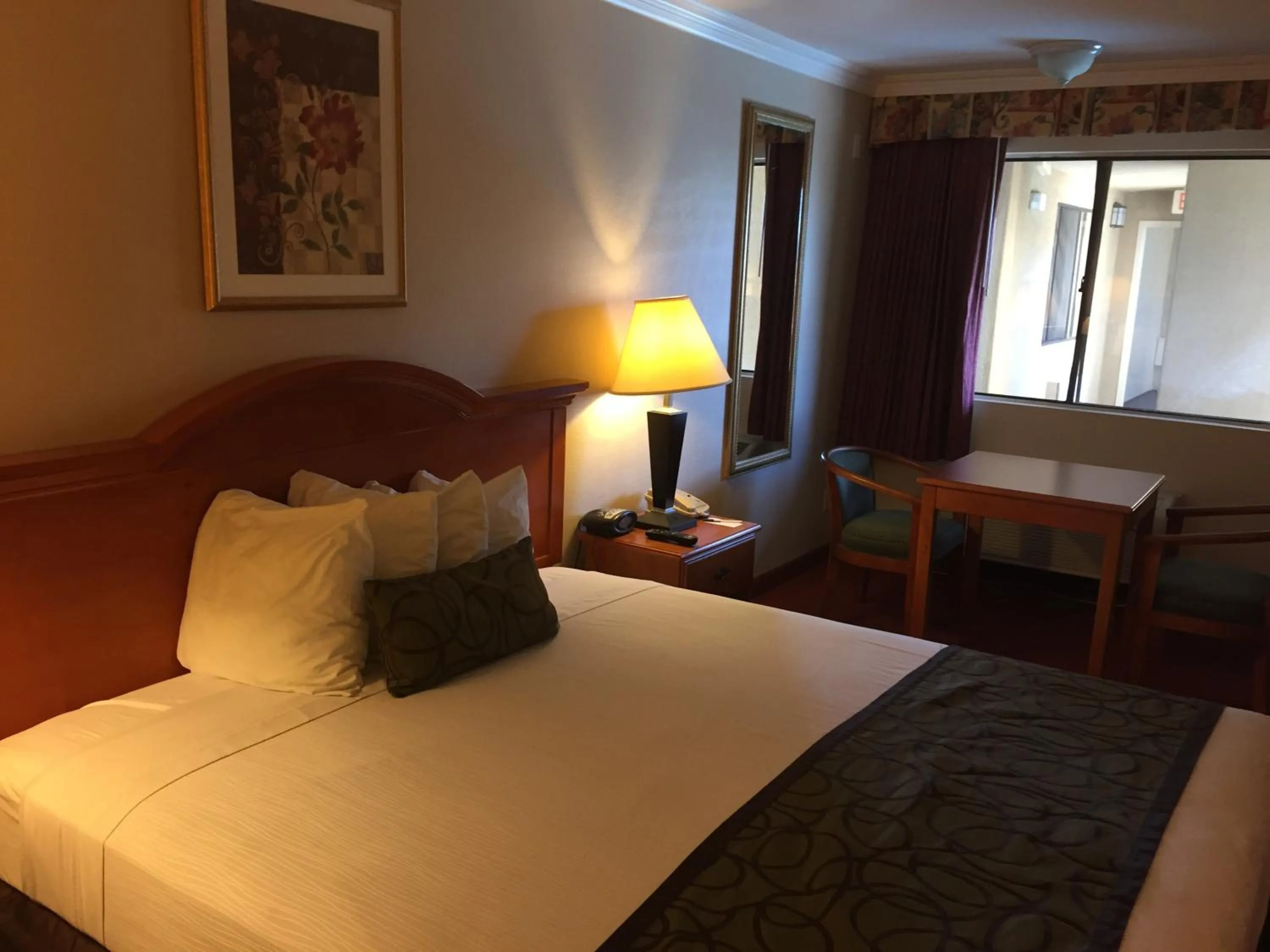 Bed in Chula Vista Inn