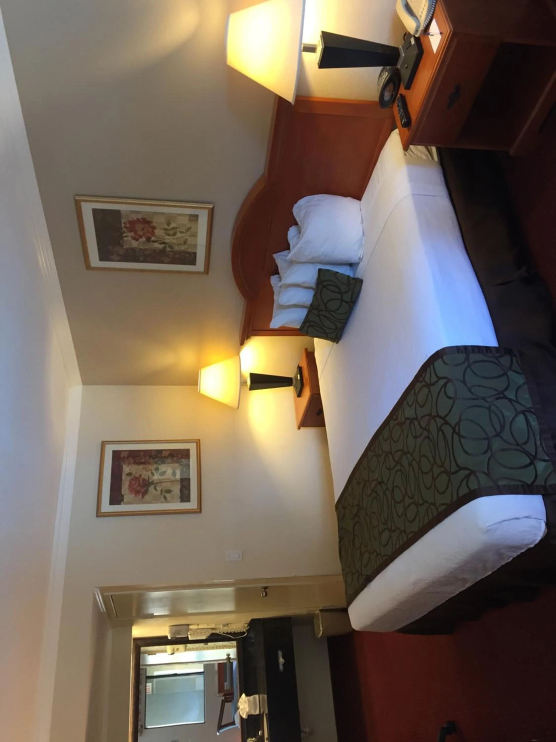 Photo of the whole room, Bed in Chula Vista Inn