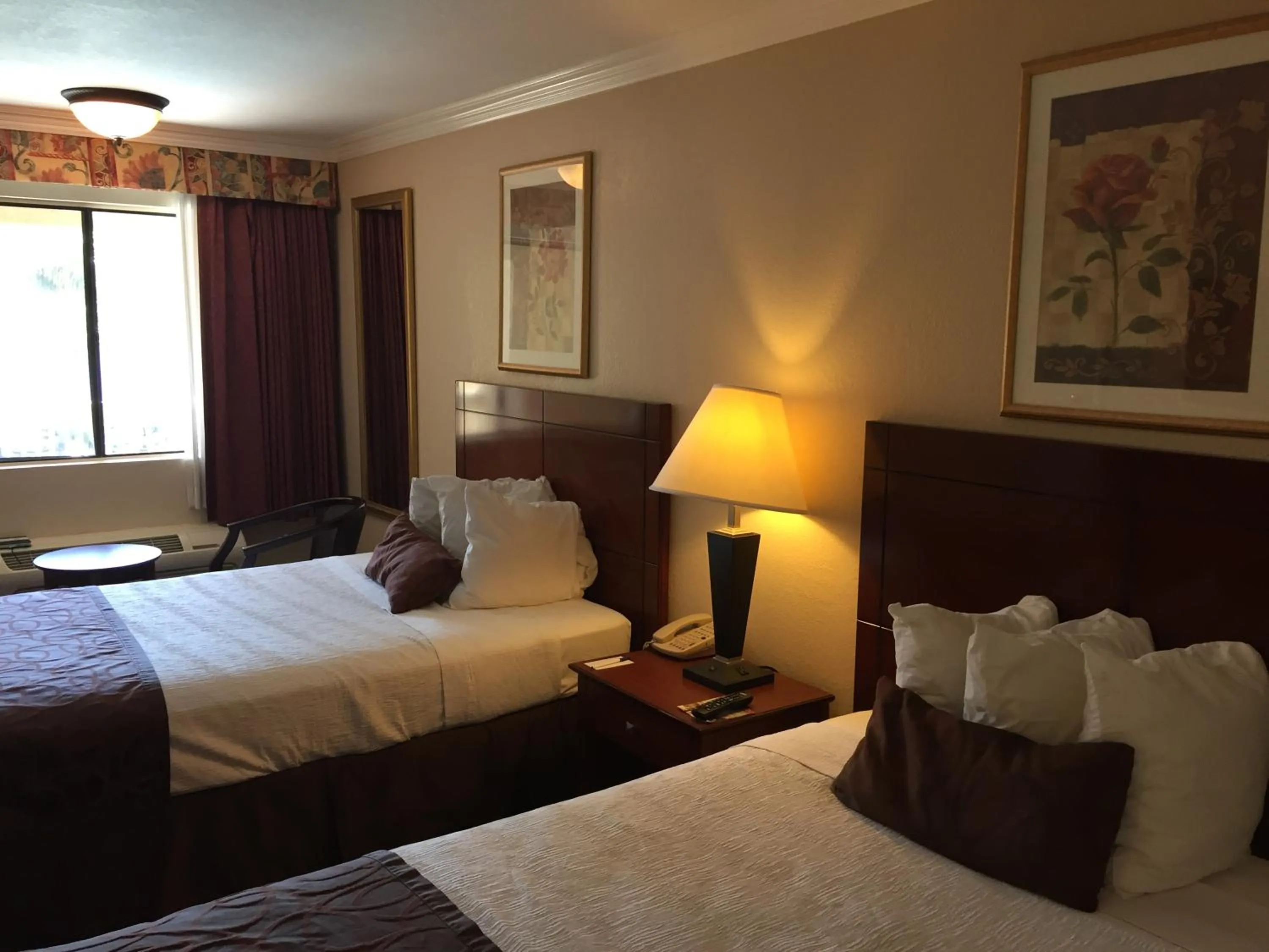 Bed in Chula Vista Inn