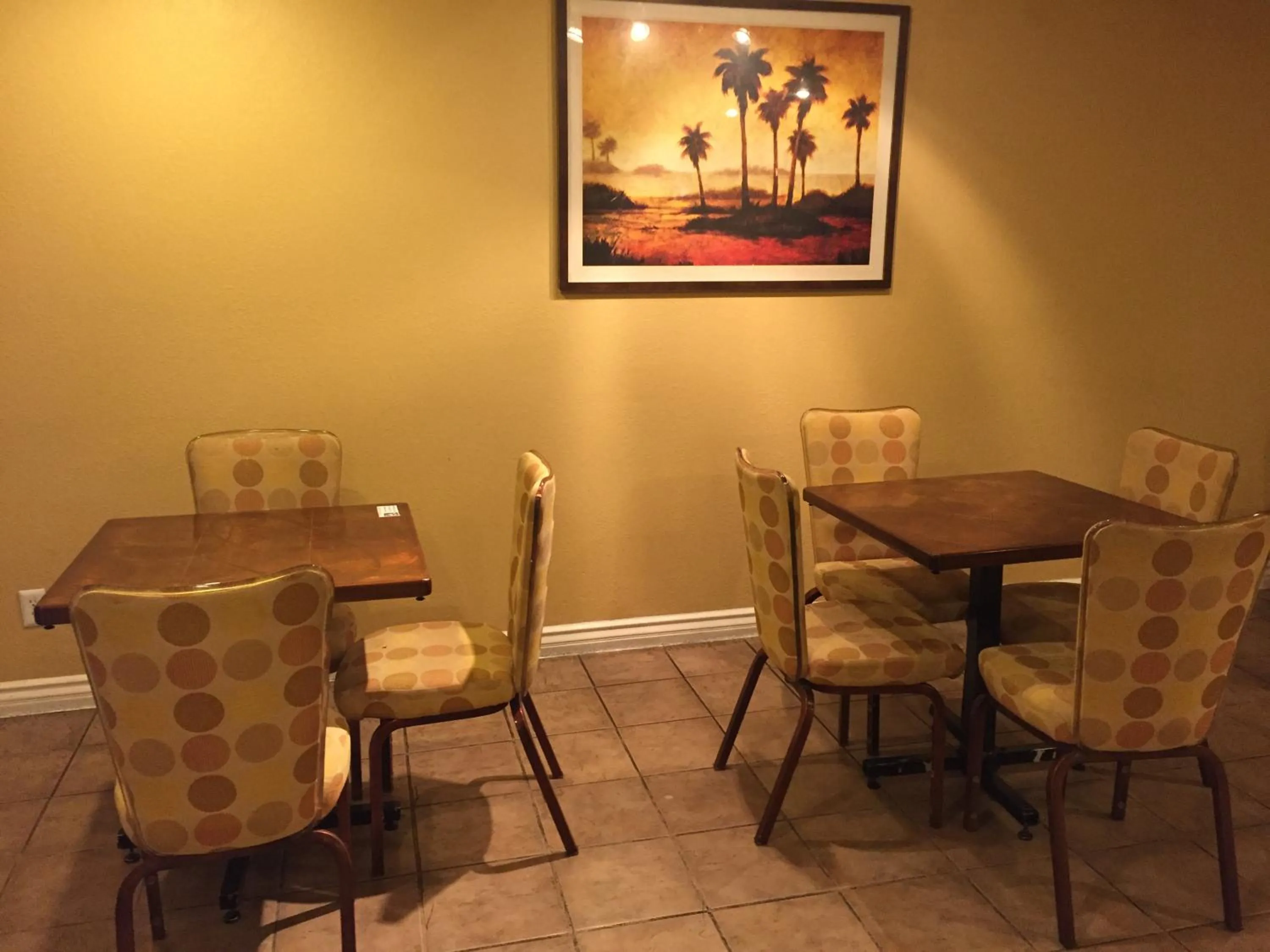 Communal lounge/ TV room in Chula Vista Inn