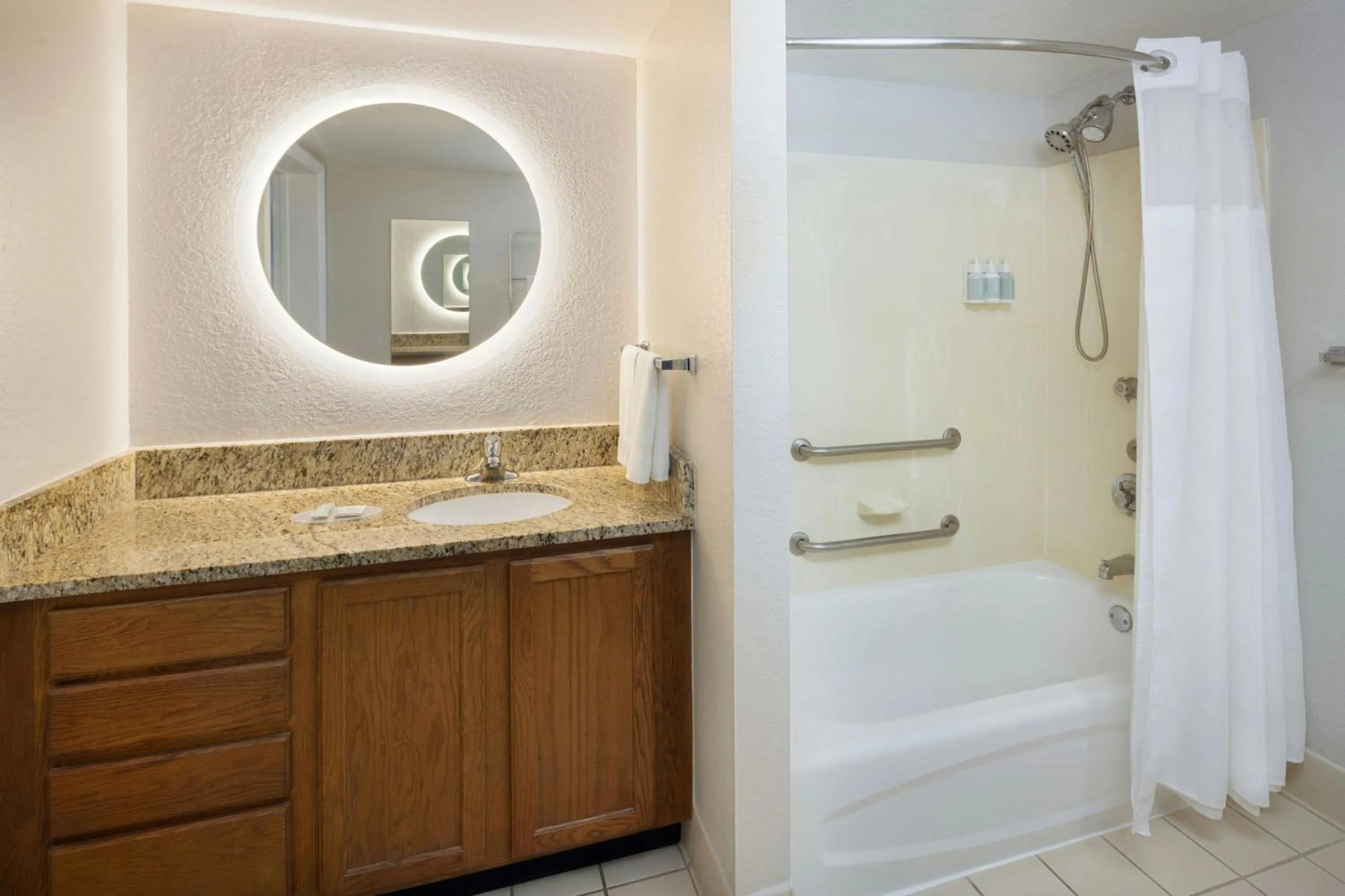 Bathroom in TownePlace Suites by Marriott Orlando East/UCF Area