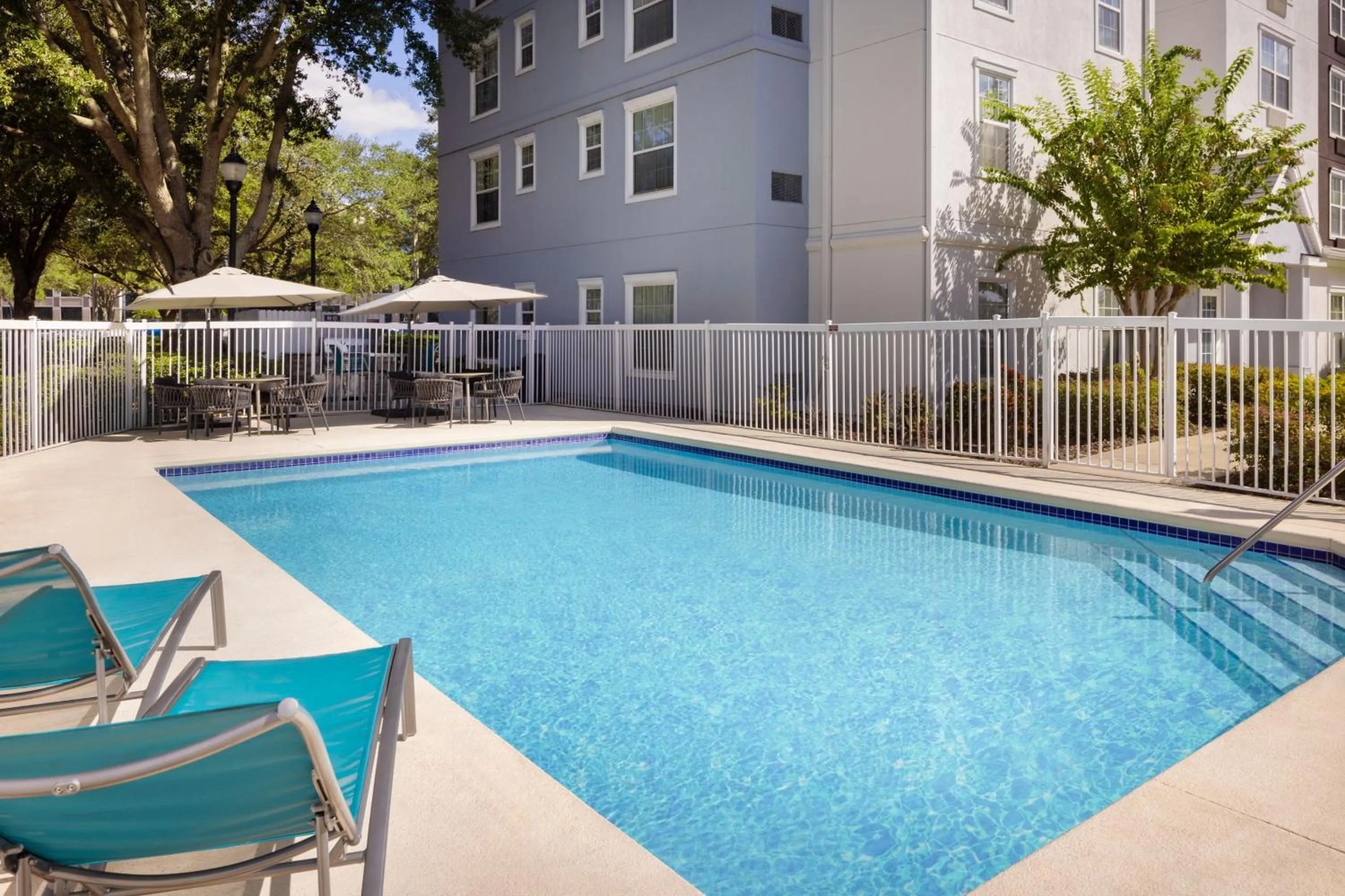 Swimming pool in TownePlace Suites by Marriott Orlando East/UCF Area
