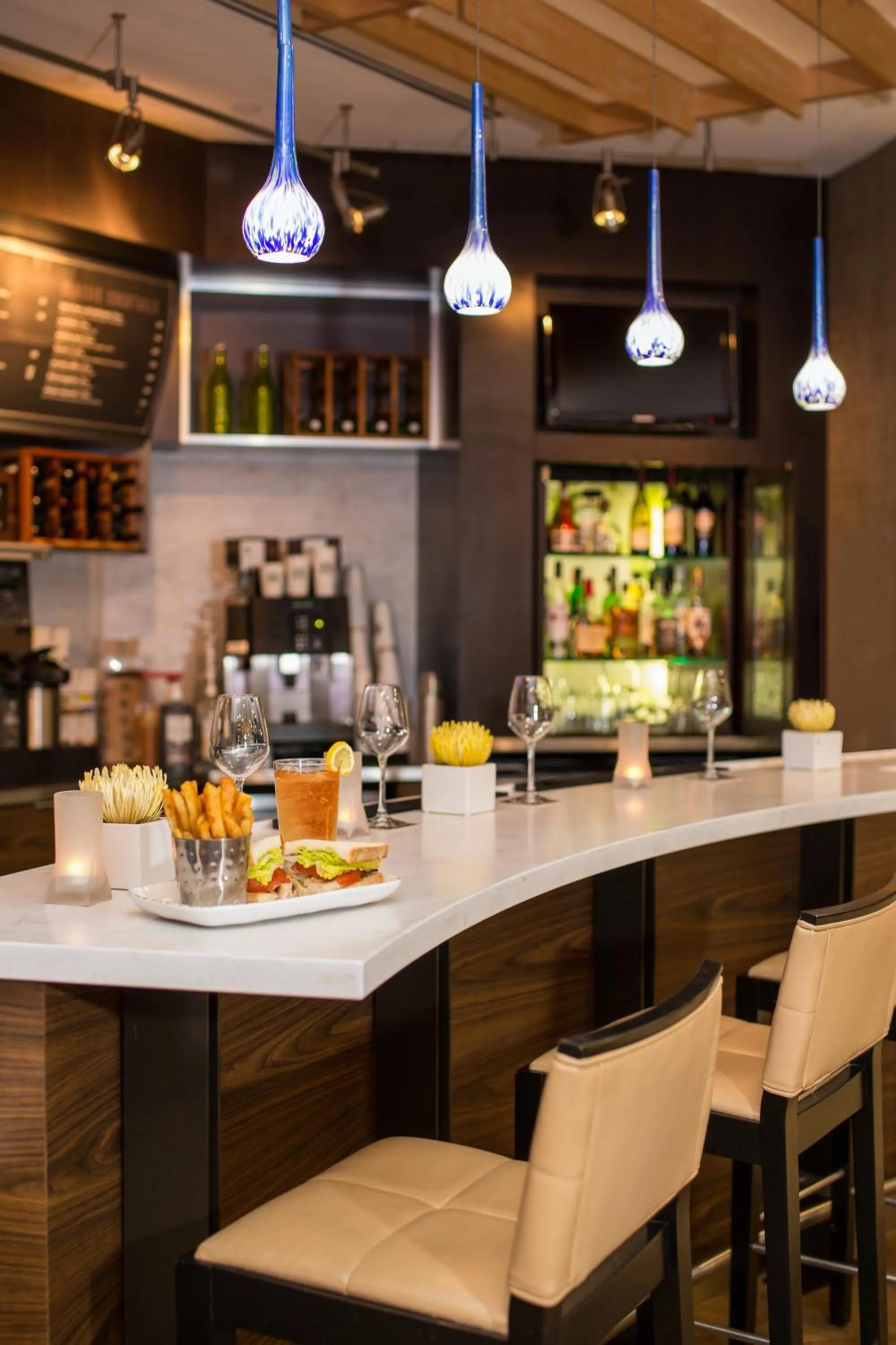 Restaurant/places to eat in Courtyard Miami Dadeland