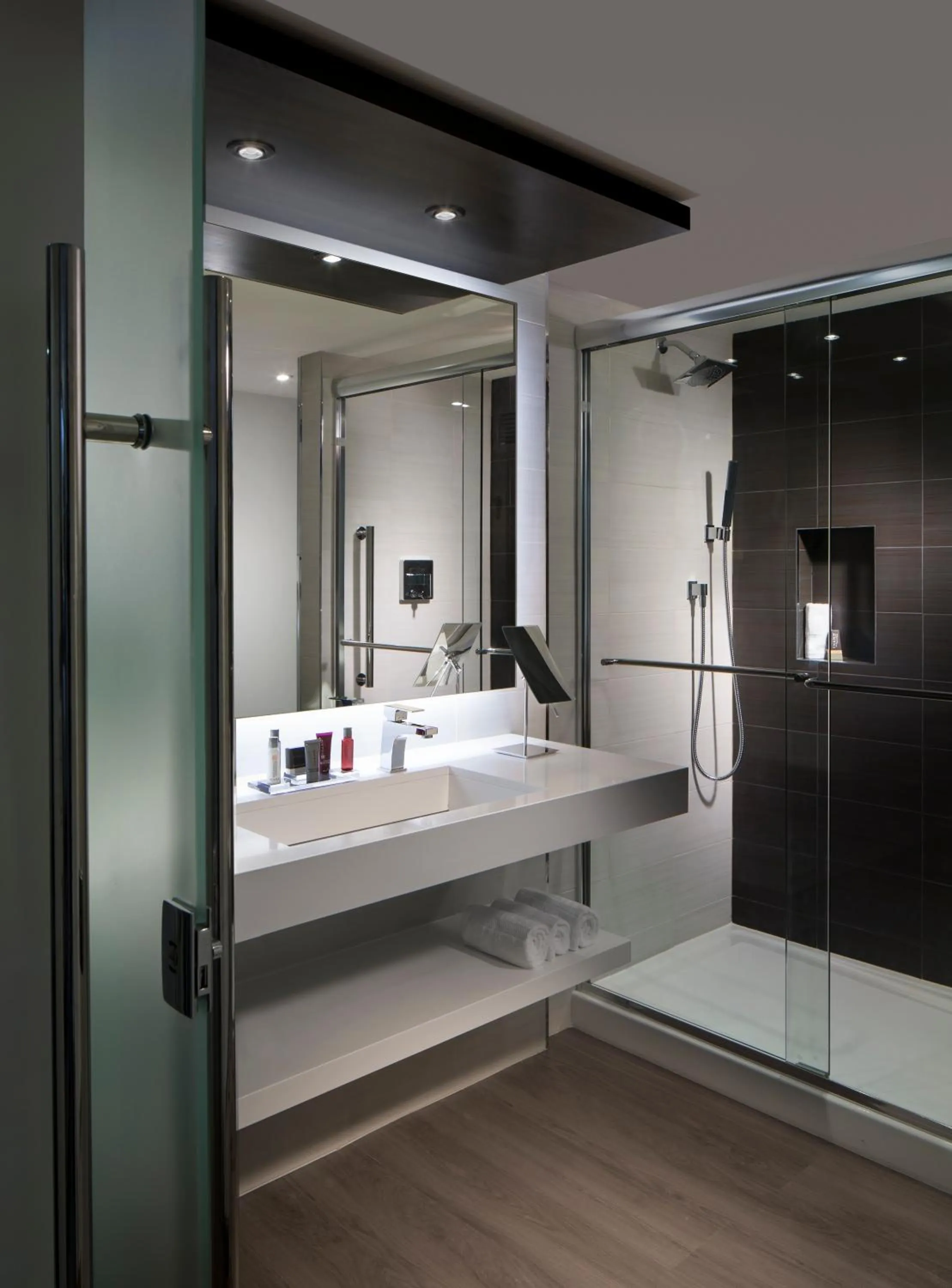 Bathroom in Miami Marriott Dadeland
