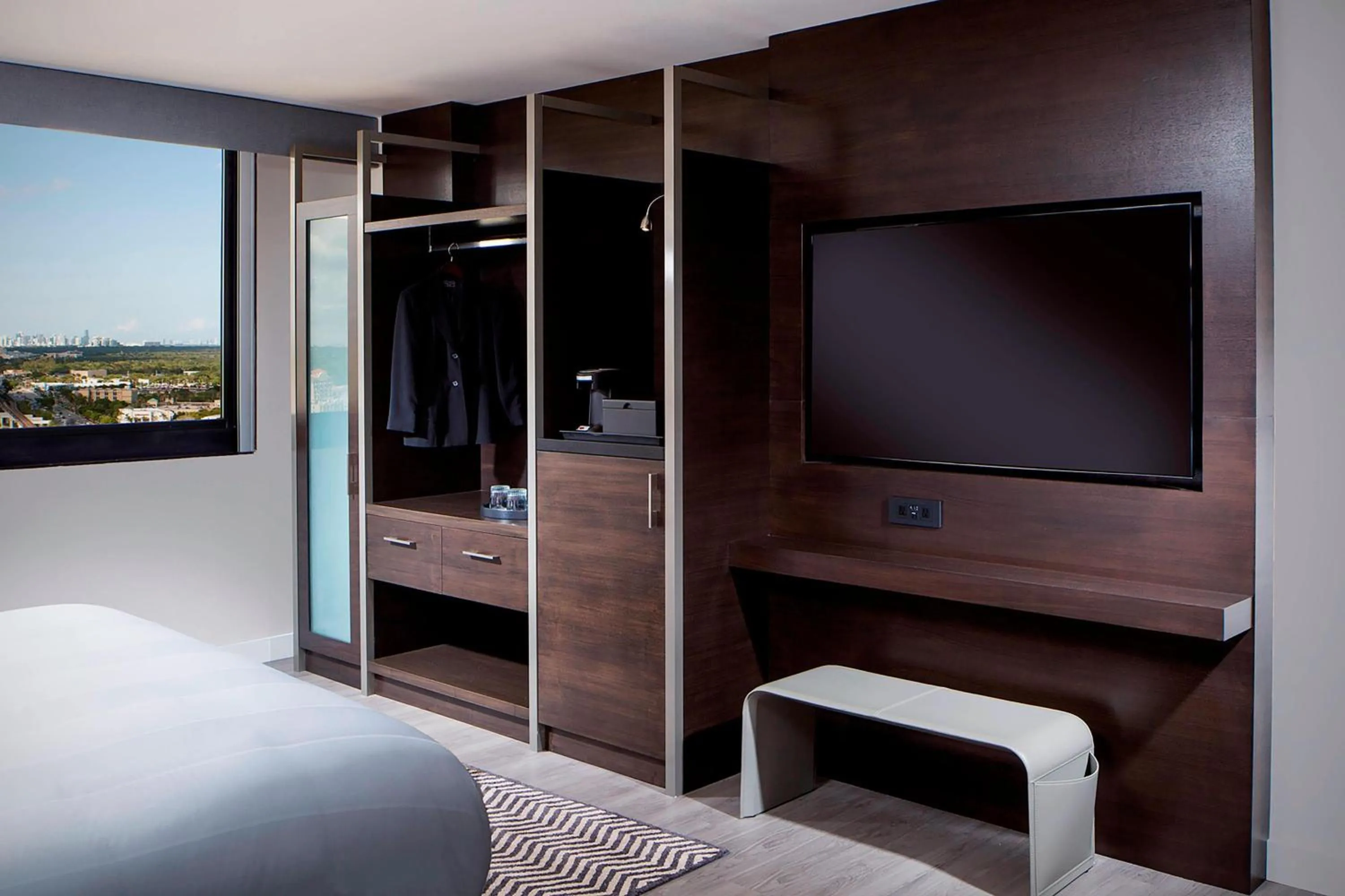 Photo of the whole room, Bed in Miami Marriott Dadeland