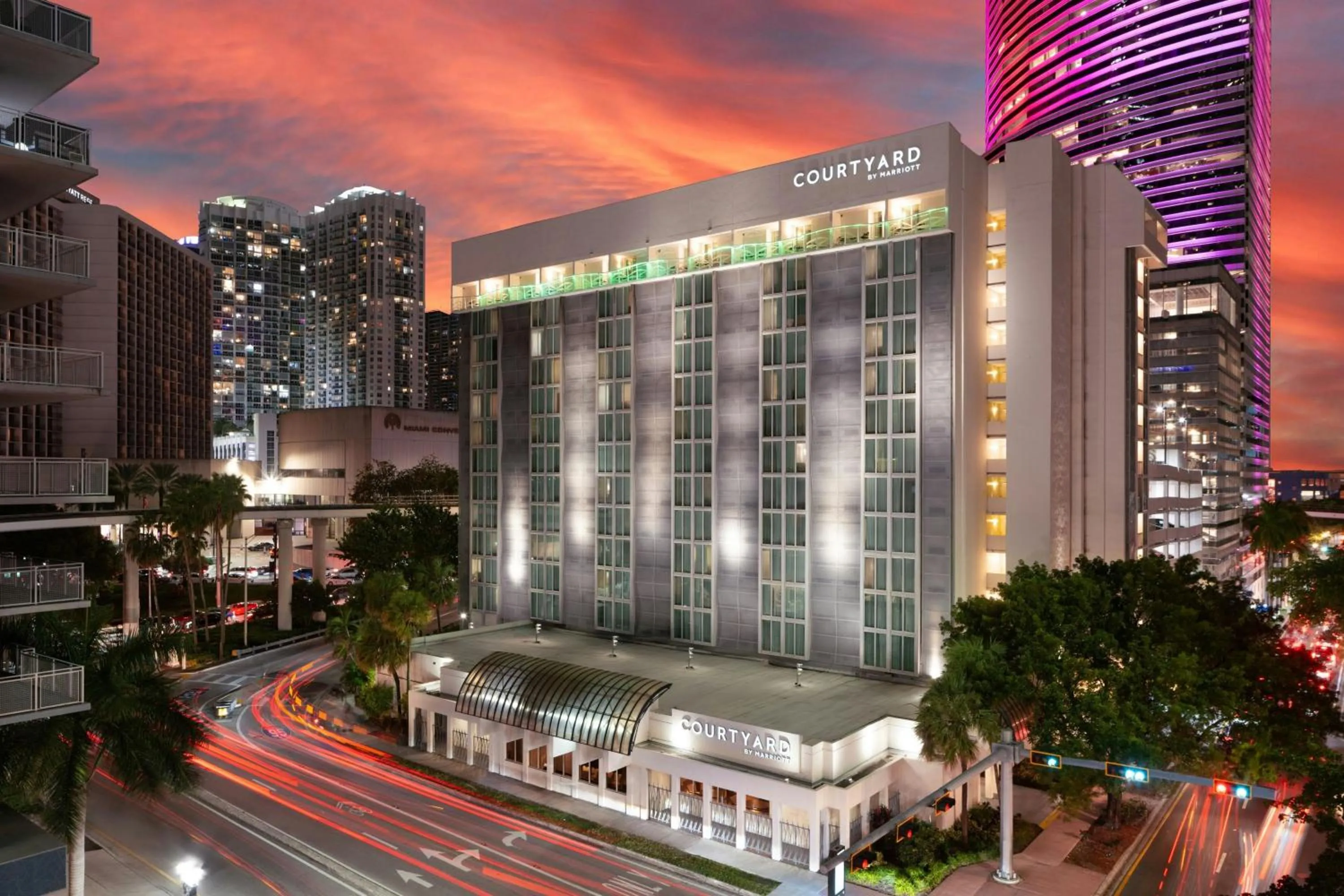 Property building in Courtyard Miami Downtown Brickell Area