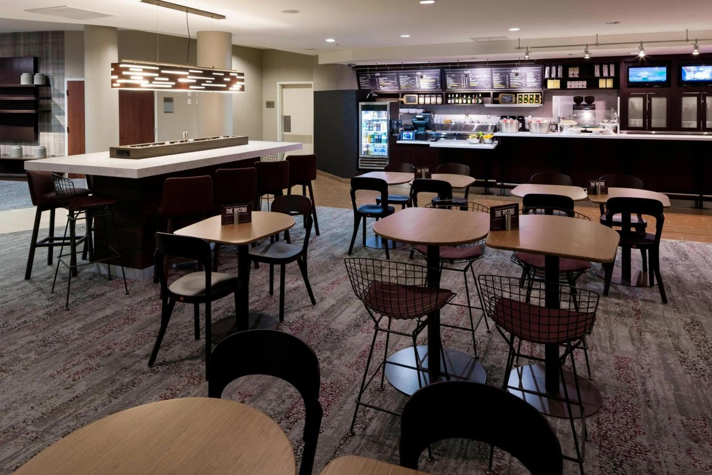 Restaurant/places to eat in Courtyard by Marriott Miami at Dolphin Mall