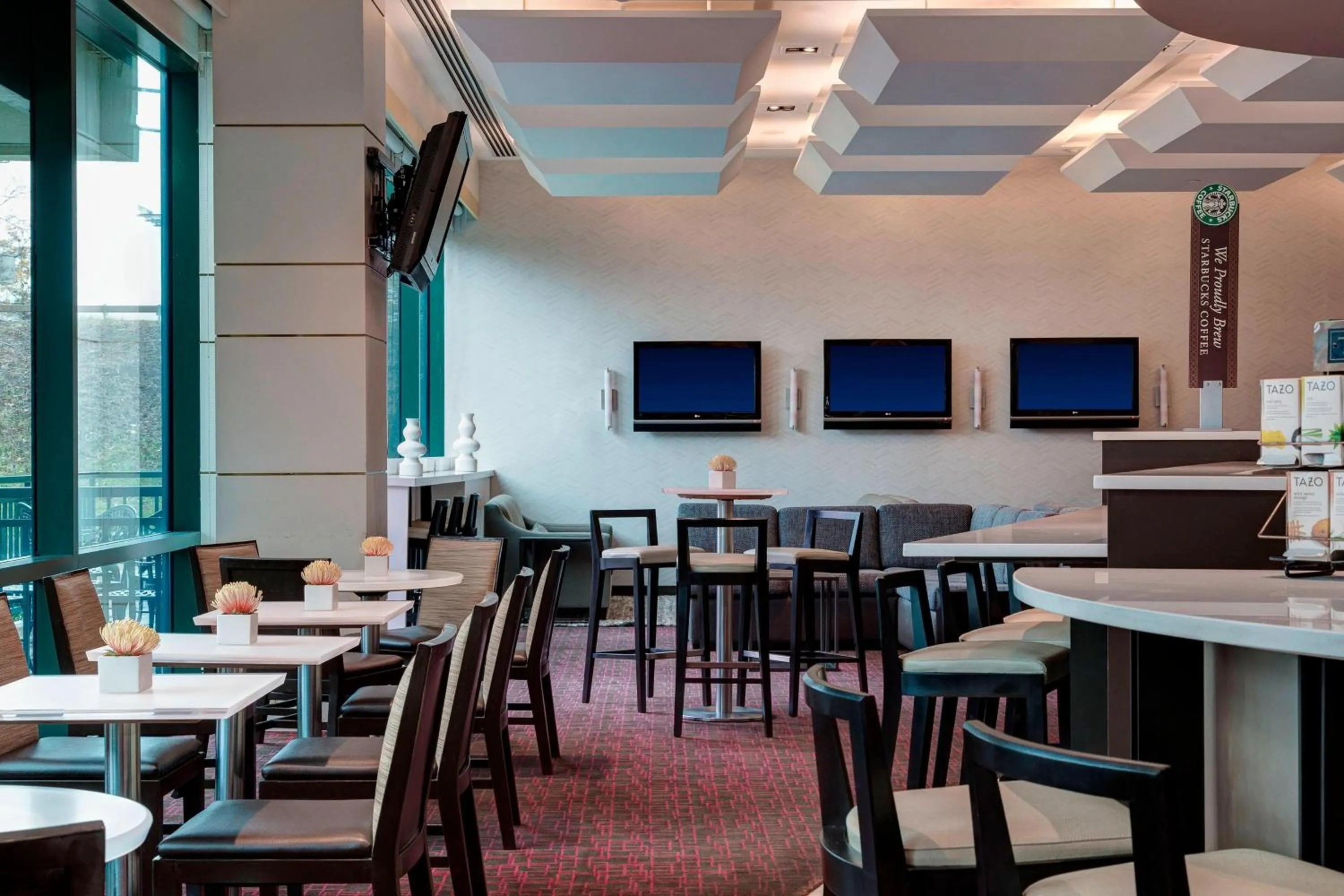 Restaurant/places to eat in Courtyard by Marriott New York JFK Airport