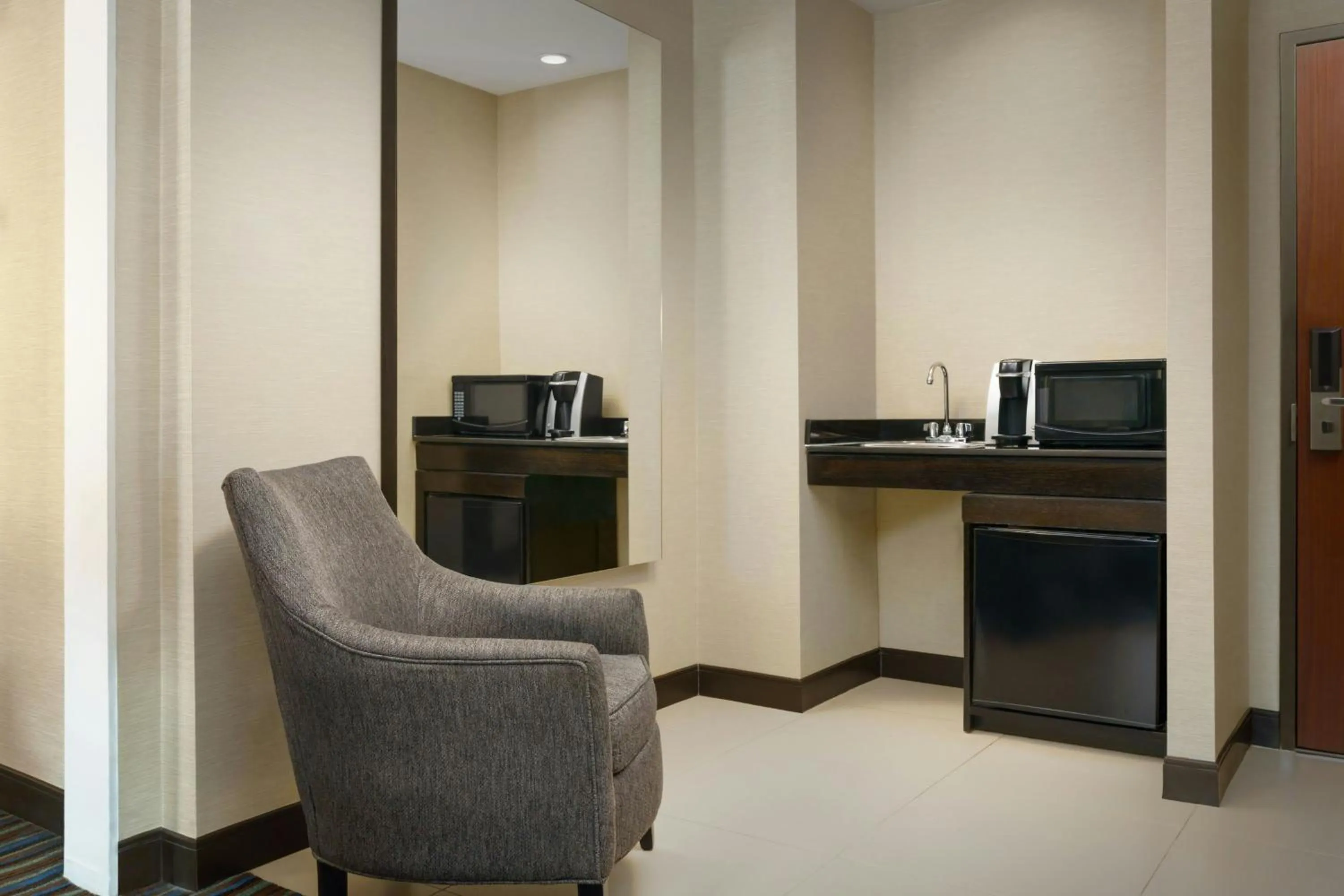 Lounge or bar in Courtyard New York Manhattan/Times Square