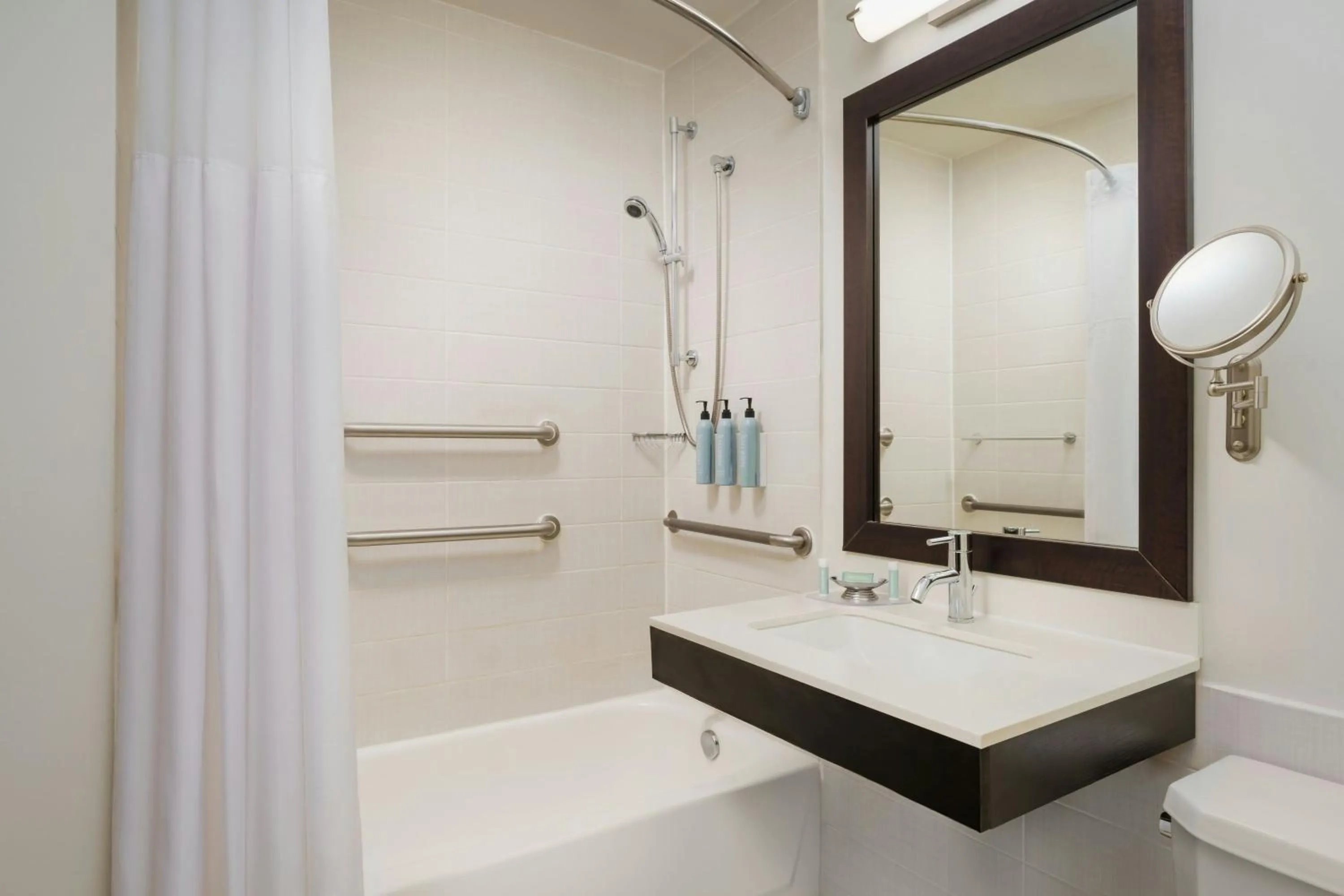 Photo of the whole room in Courtyard New York Manhattan/Times Square