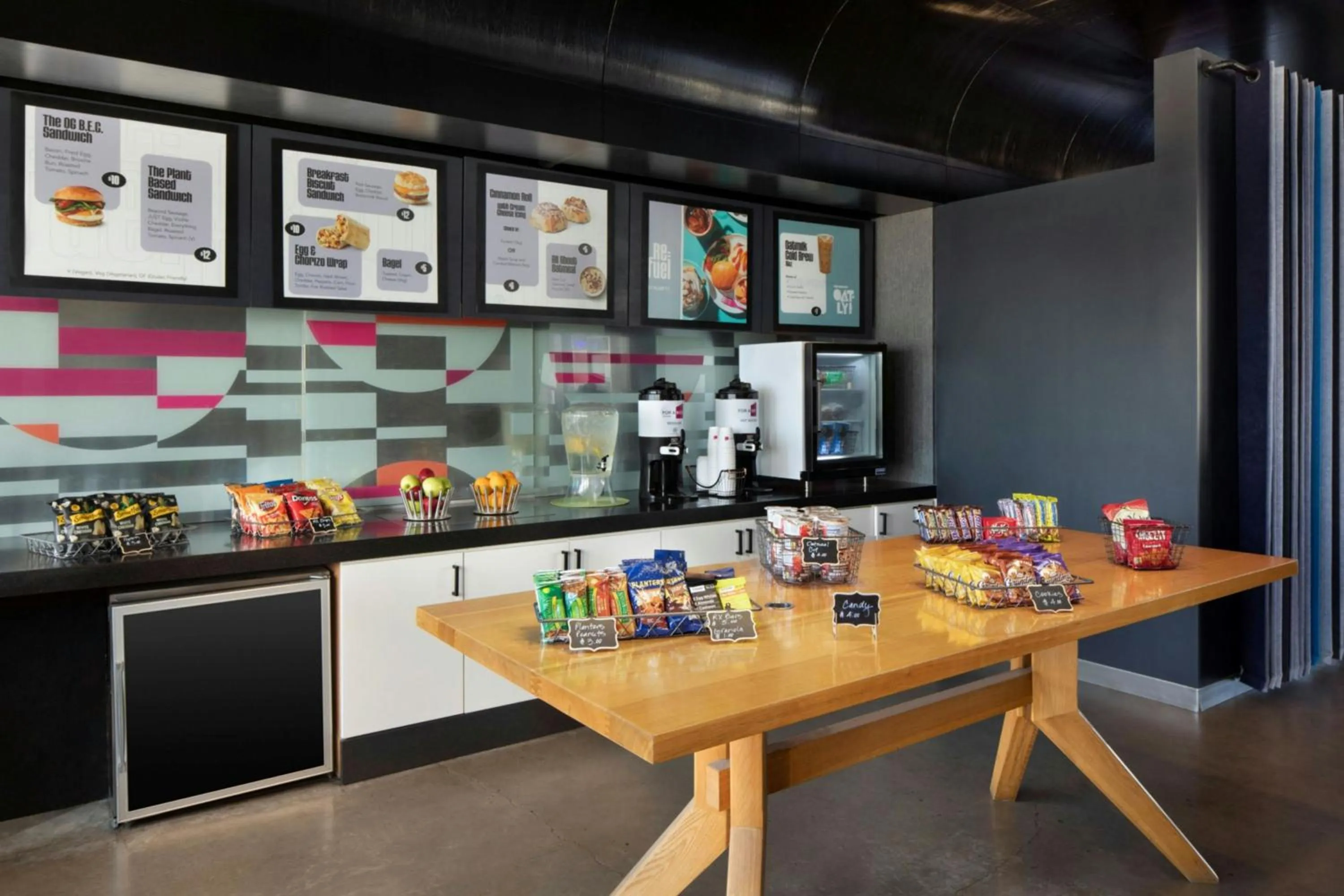 Restaurant/places to eat in Aloft Phoenix Airport
