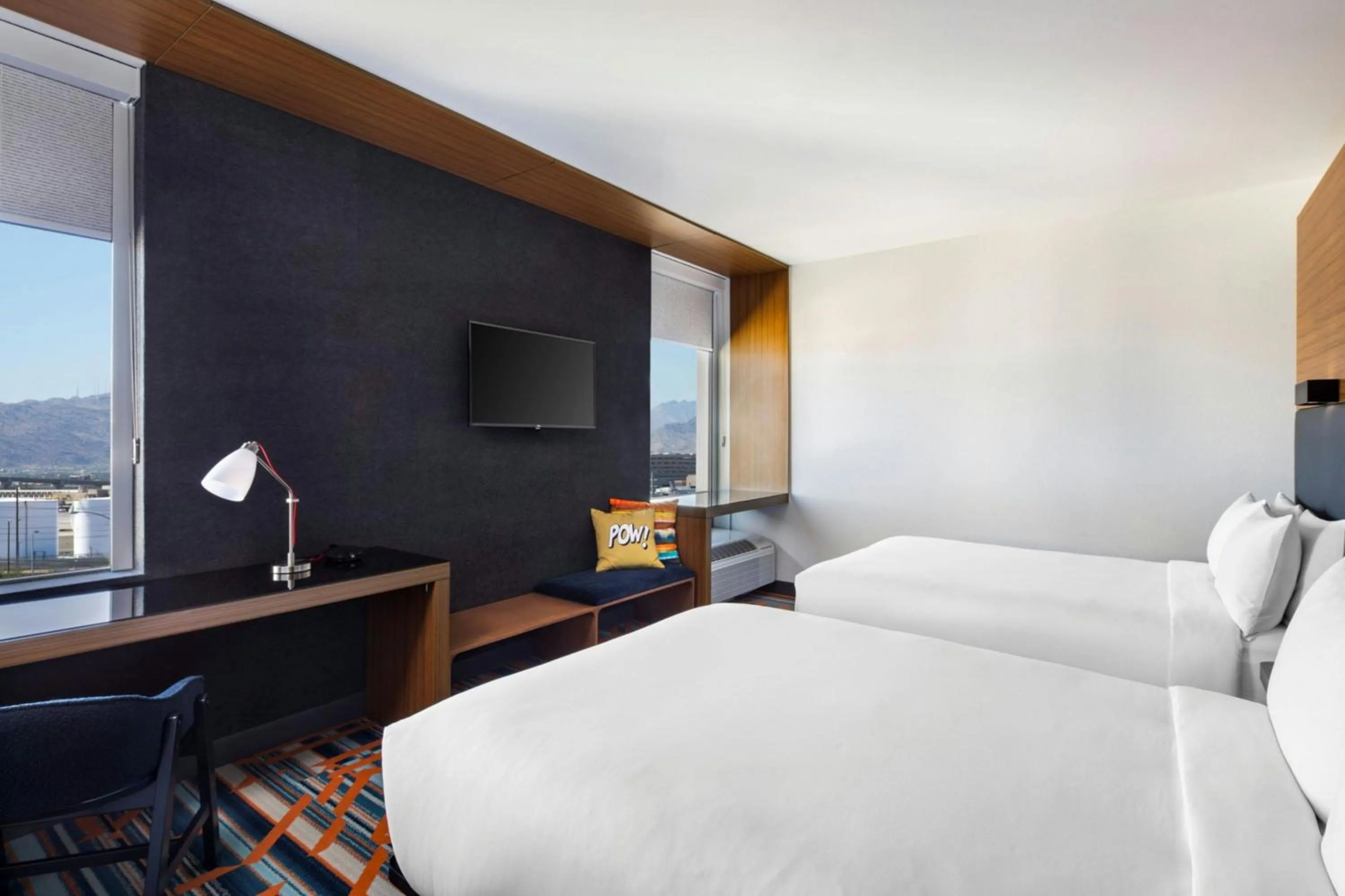 Photo of the whole room, Bed in Aloft Phoenix Airport