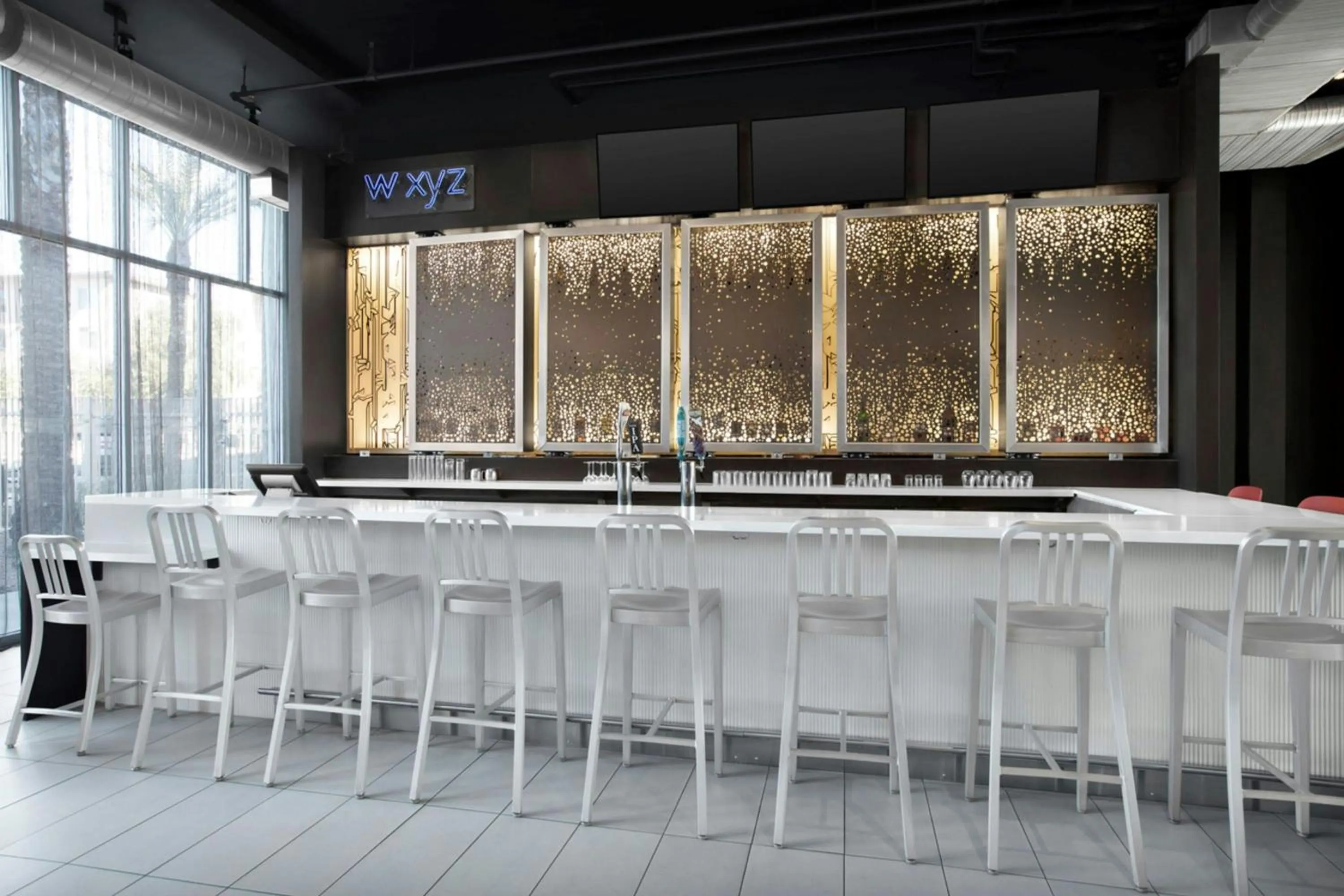 Lounge or bar in Aloft Phoenix Airport