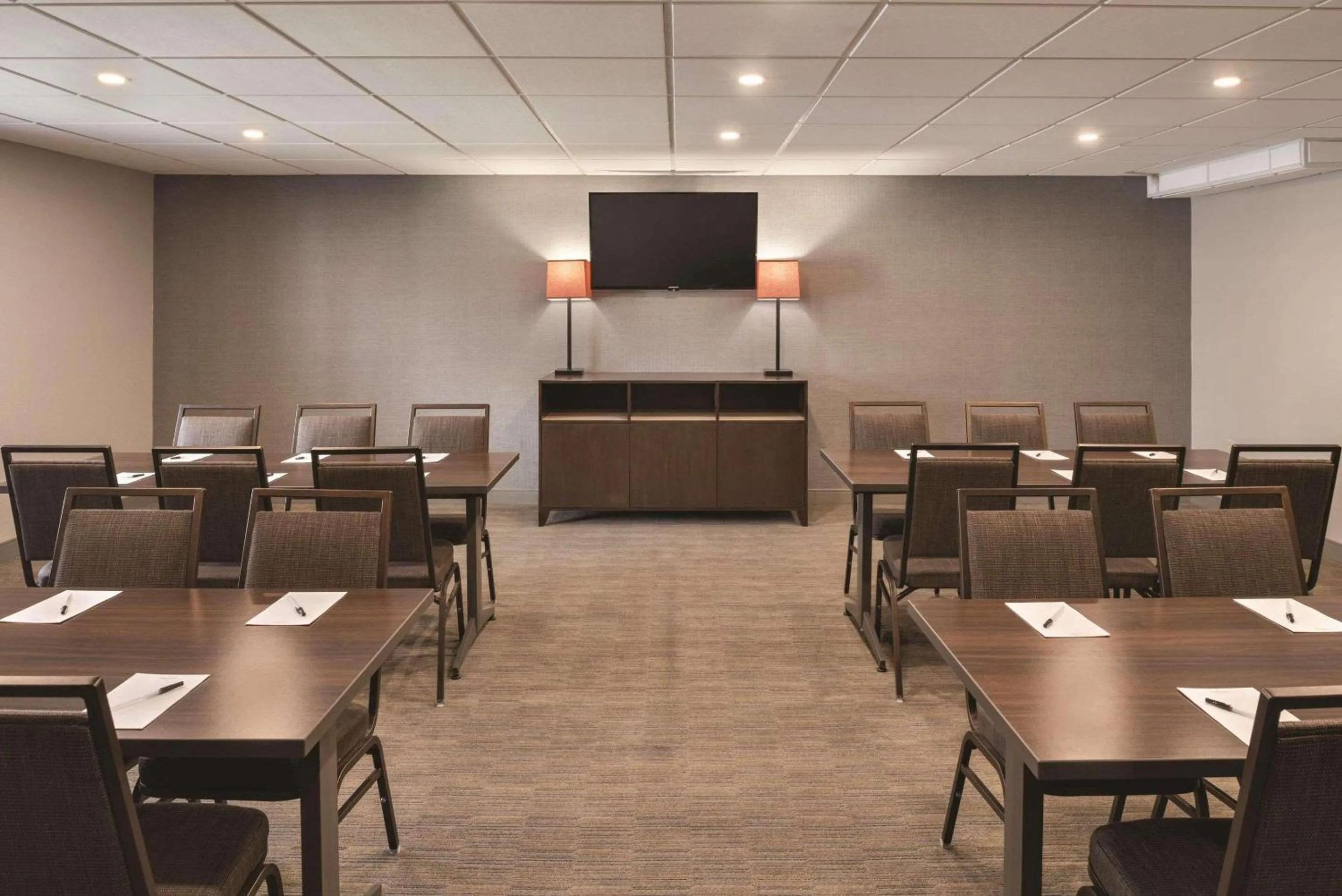 Meeting/conference room in Country Inn & Suites by Radisson, La Crosse, WI
