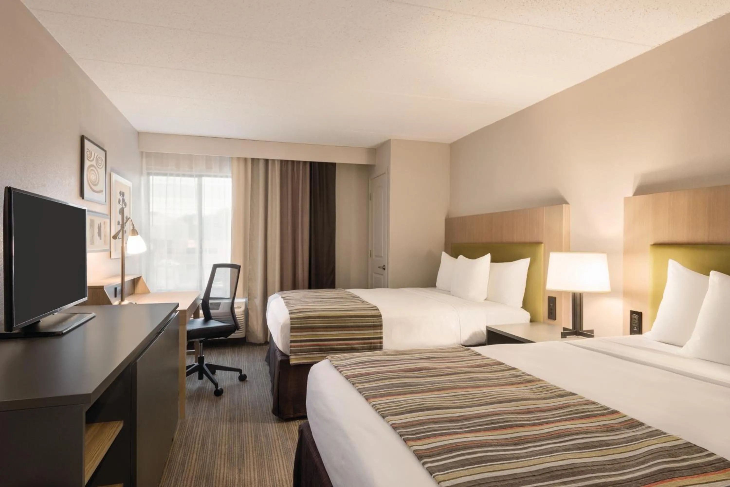 Bed in Country Inn & Suites by Radisson, La Crosse, WI