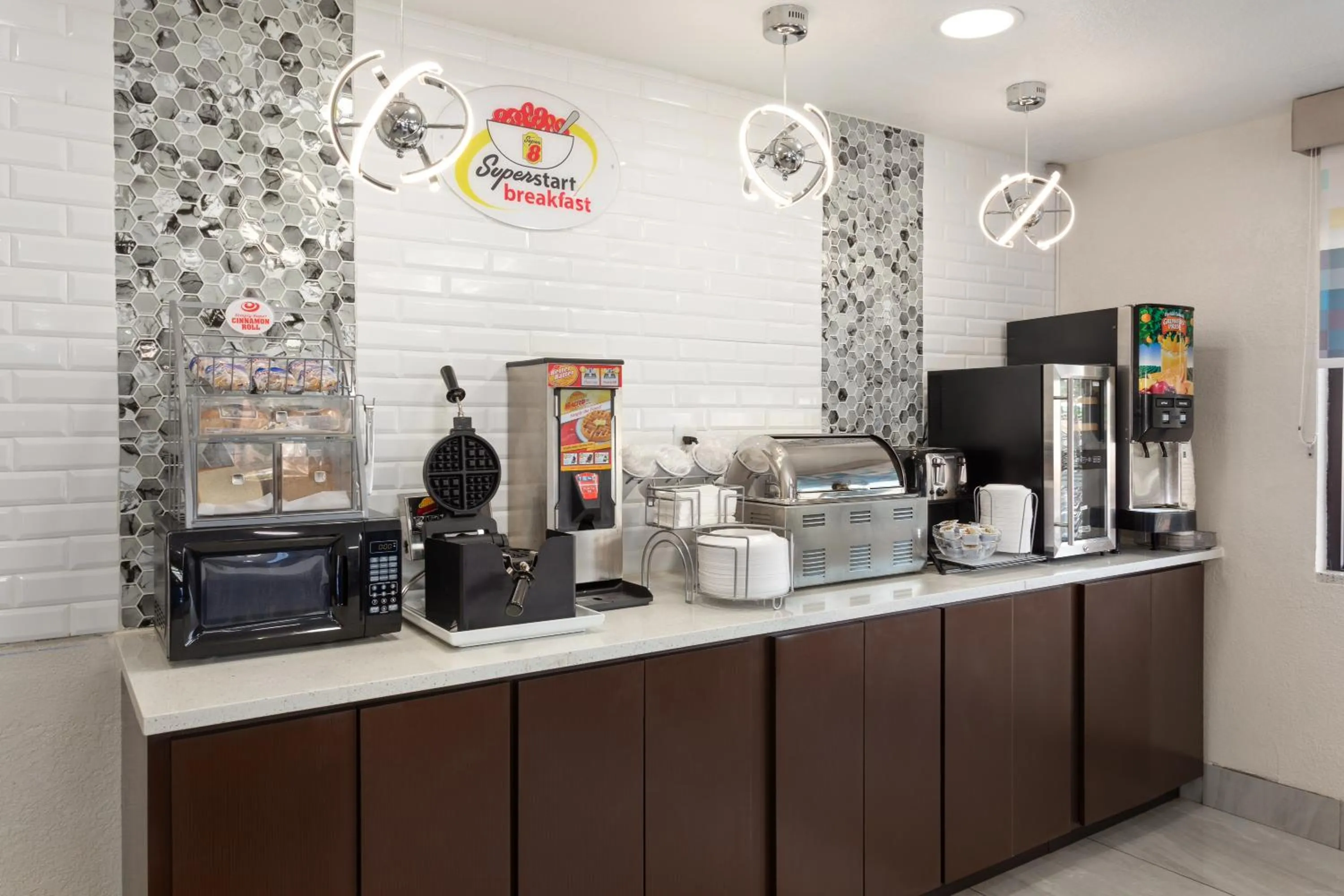 Coffee/tea facilities in Super 8 by Wyndham Prattville Montgomery