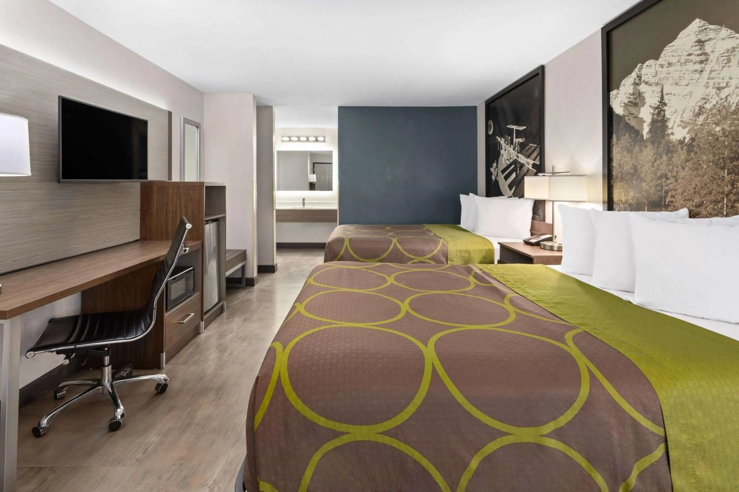 Photo of the whole room, Bed in Super 8 by Wyndham Prattville Montgomery