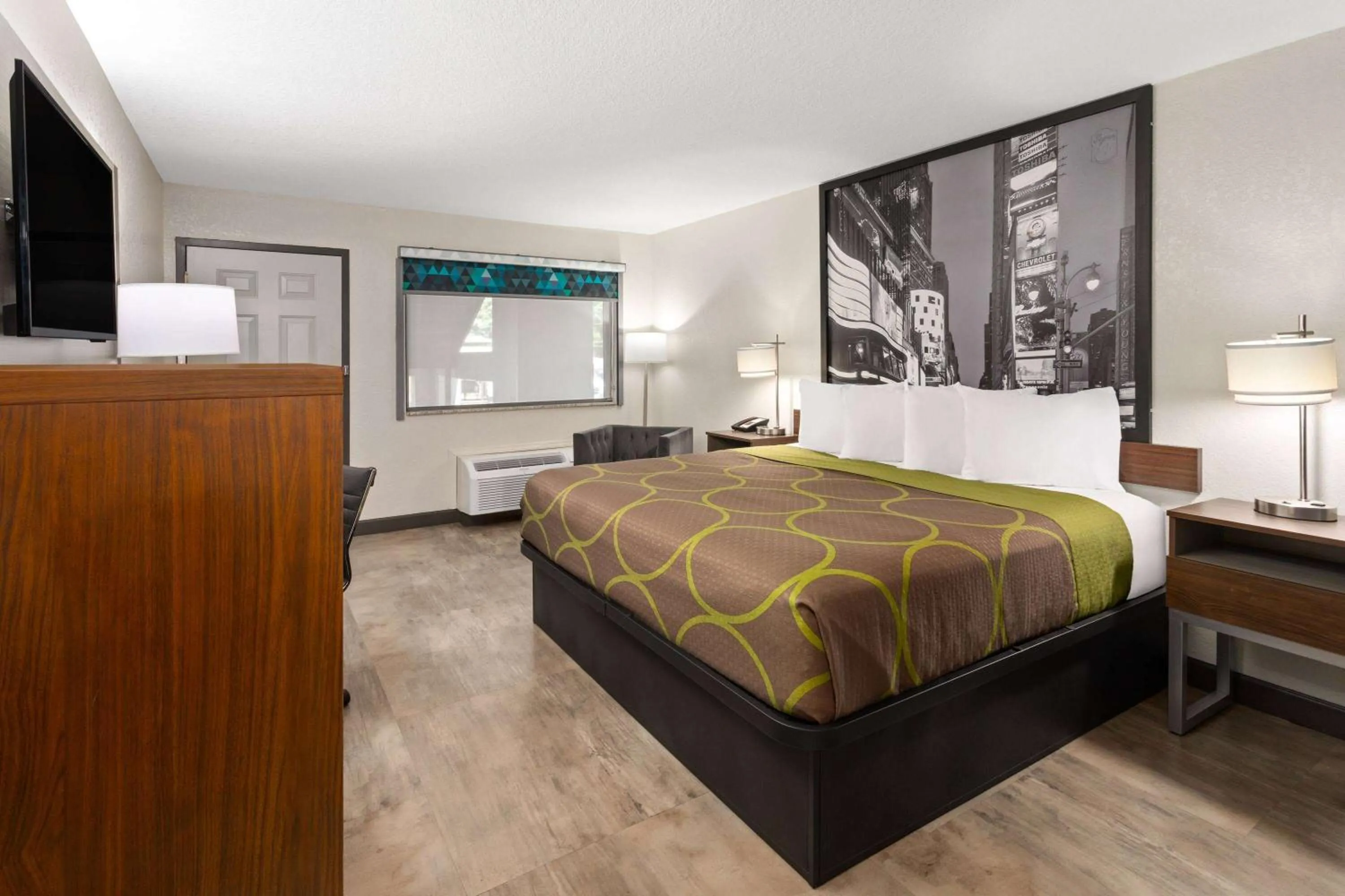 Photo of the whole room, Bed in Super 8 by Wyndham Prattville Montgomery