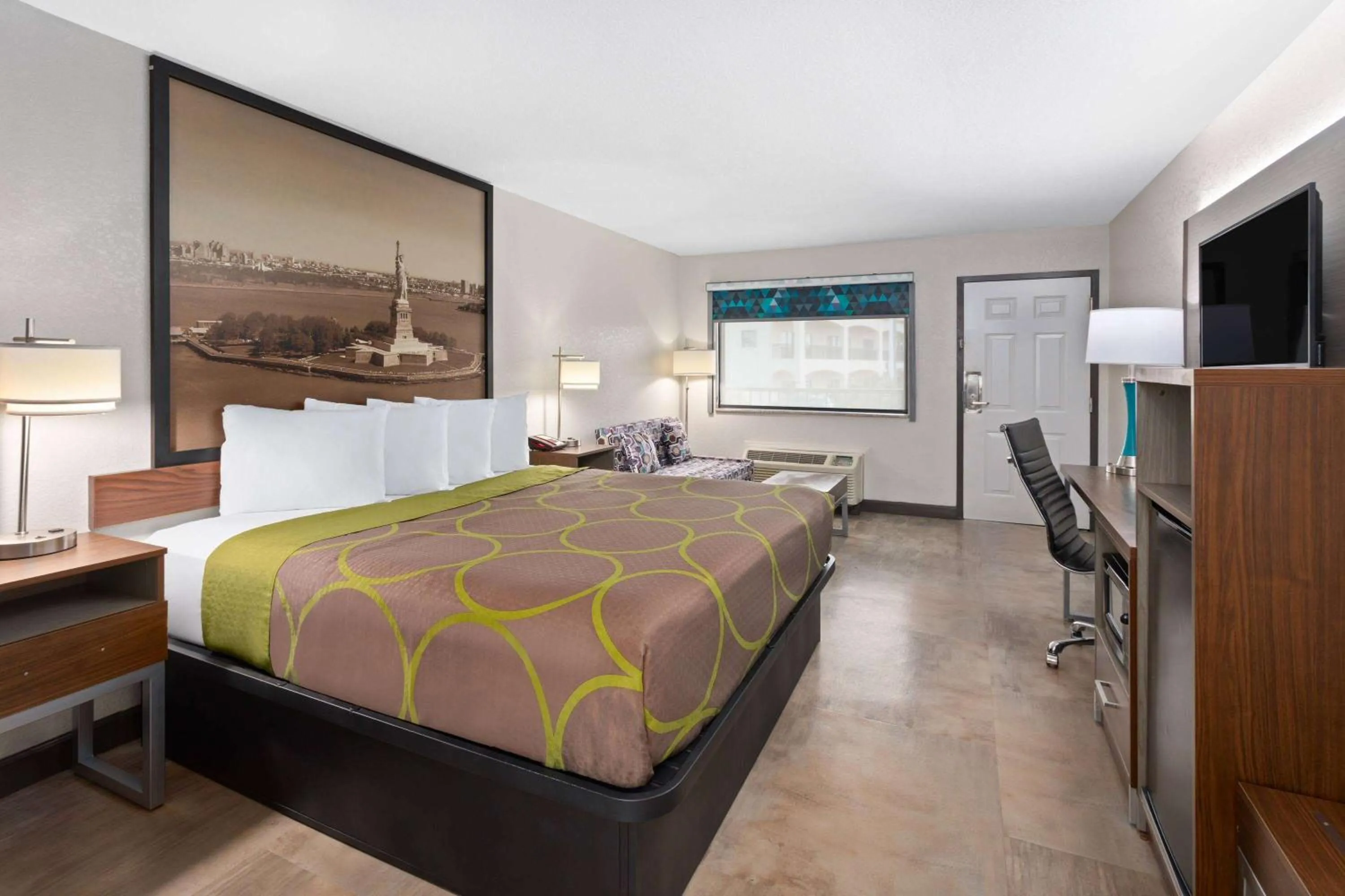 Photo of the whole room, Bed in Super 8 by Wyndham Prattville Montgomery