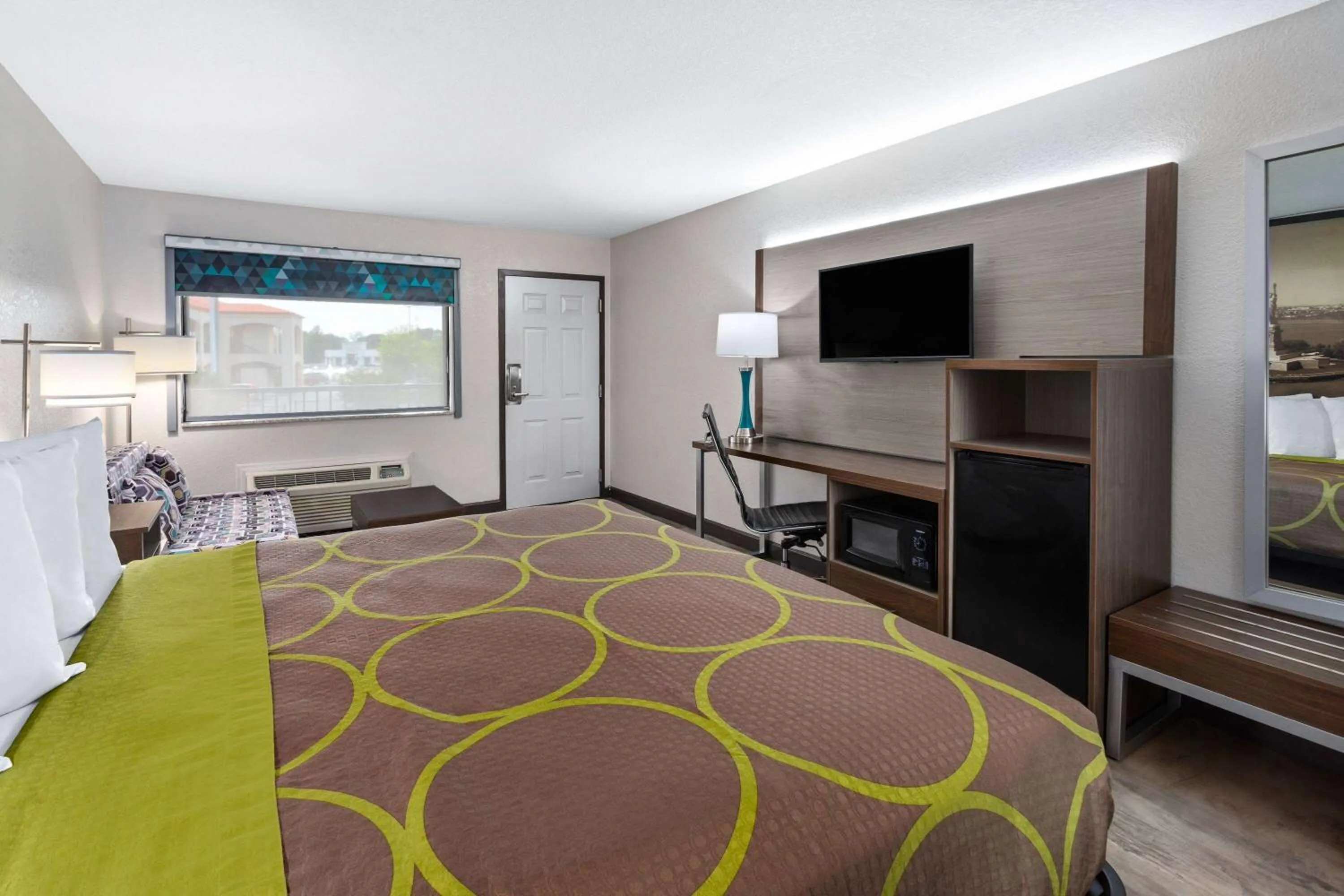 Photo of the whole room, Bed in Super 8 by Wyndham Prattville Montgomery