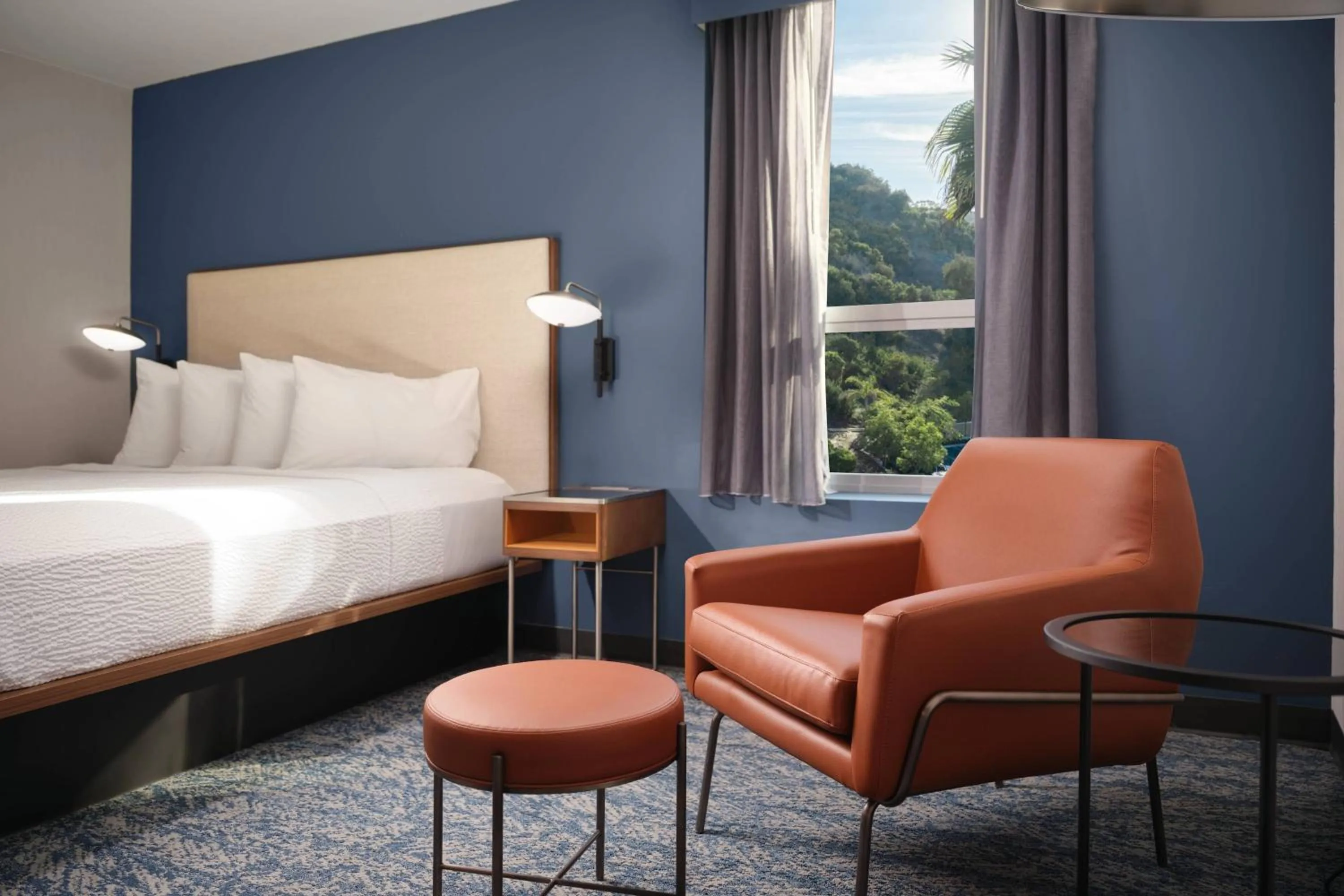 Photo of the whole room, Bed in Courtyard by Marriott San Diego Mission Valley/Hotel Circle