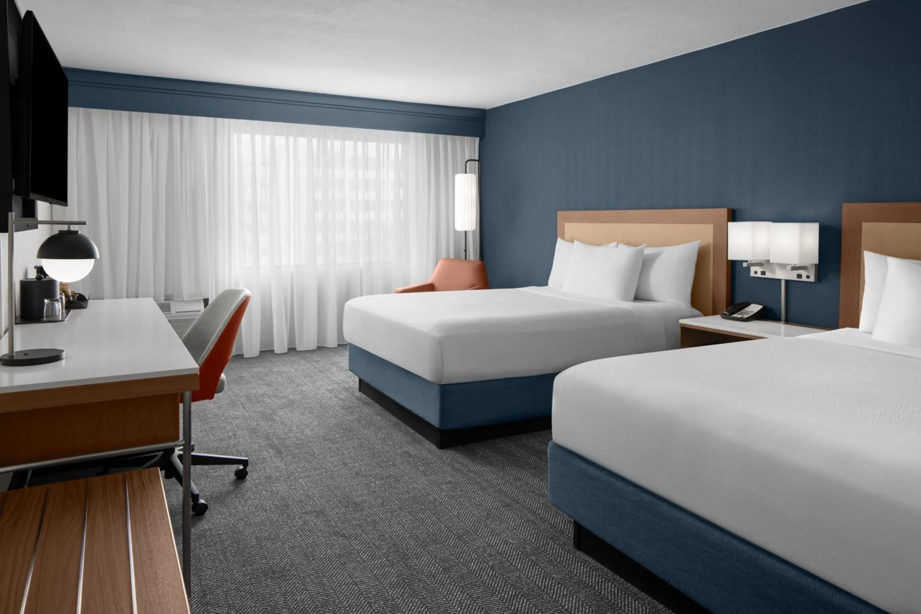 Photo of the whole room, Bed in Courtyard by Marriott San Diego Central