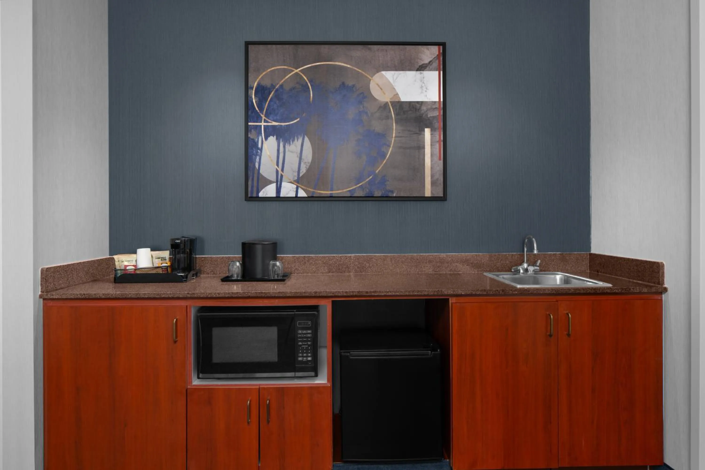 Kitchen or kitchenette in Courtyard by Marriott San Diego Central