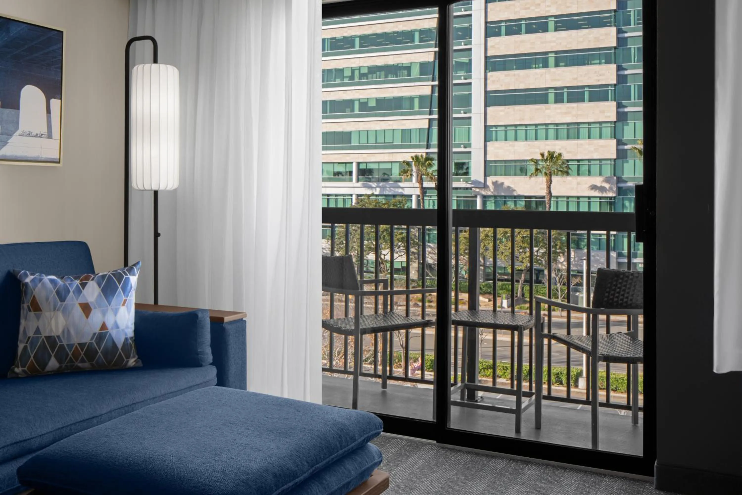 Balcony/Terrace, Bed in Courtyard by Marriott San Diego Central