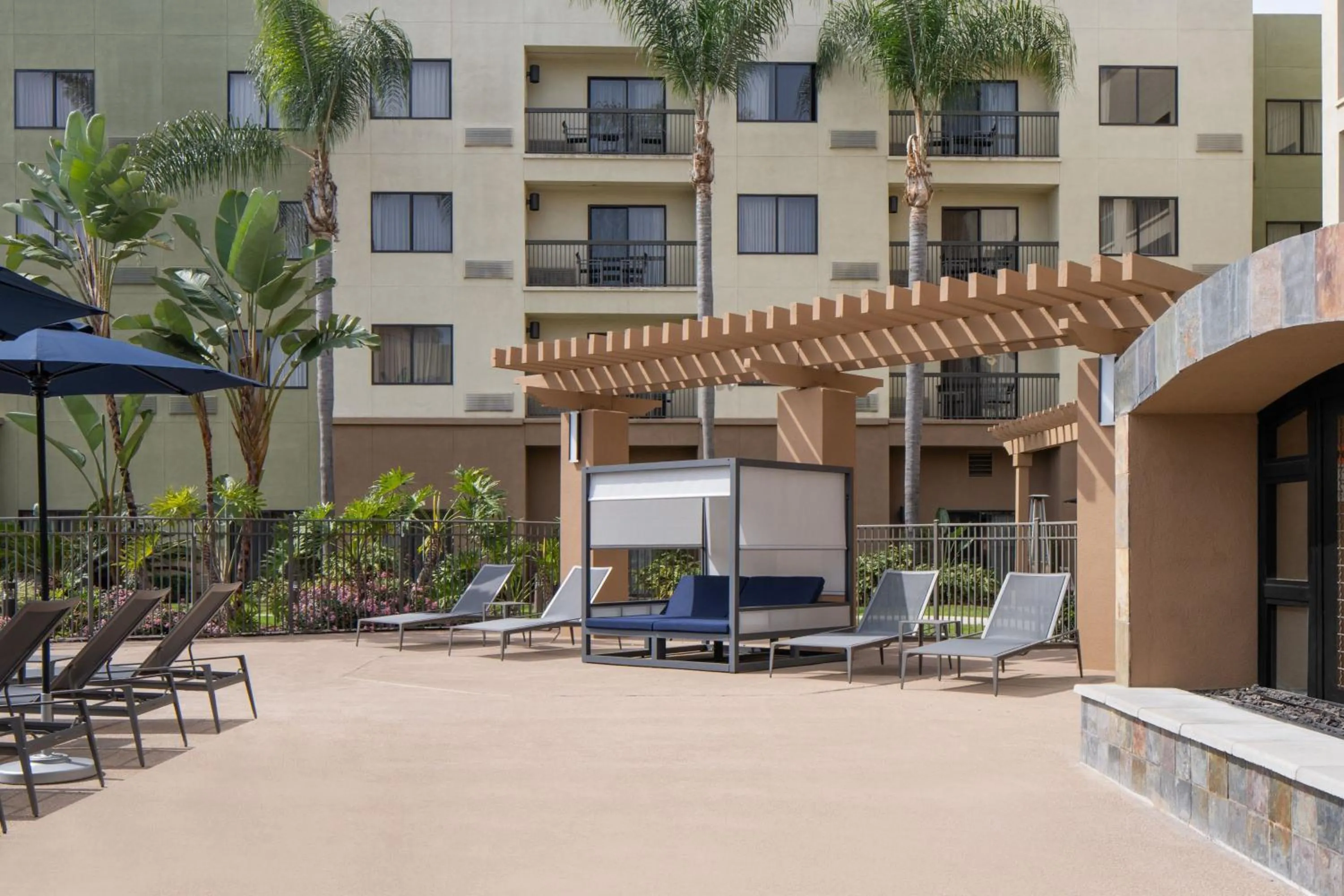 Swimming pool in Courtyard by Marriott San Diego Central