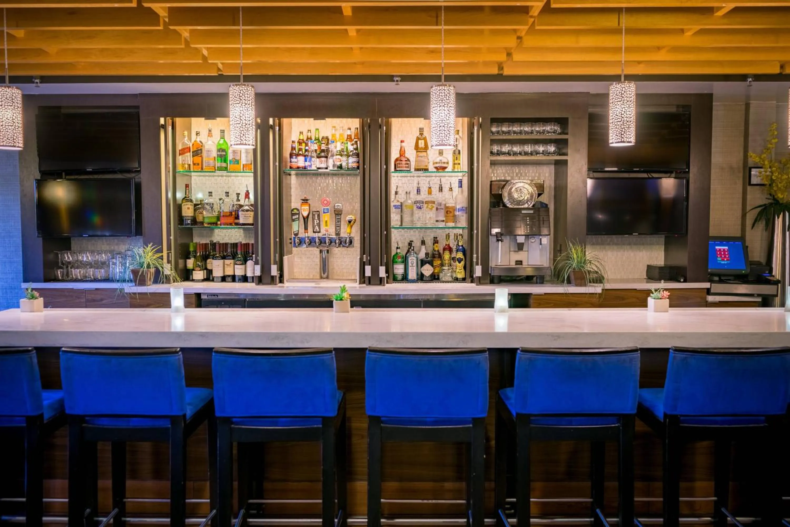 Lounge or bar in Courtyard by Marriott San Diego Central