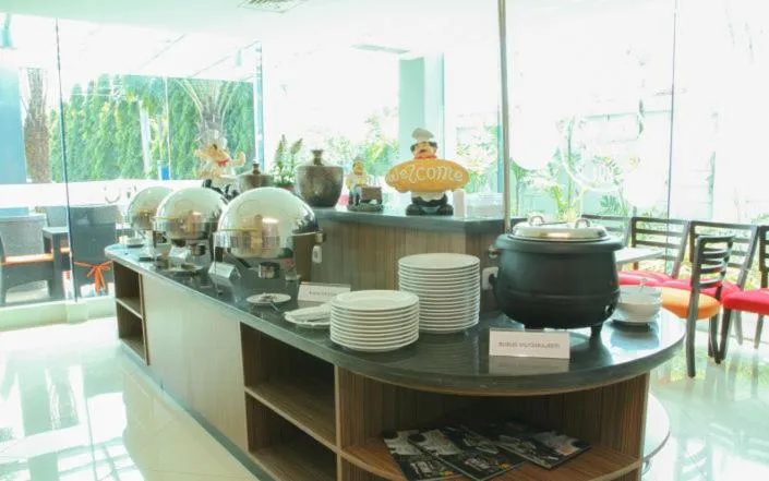 Restaurant/places to eat in News Hotel by Graha Pena Jawa Pos