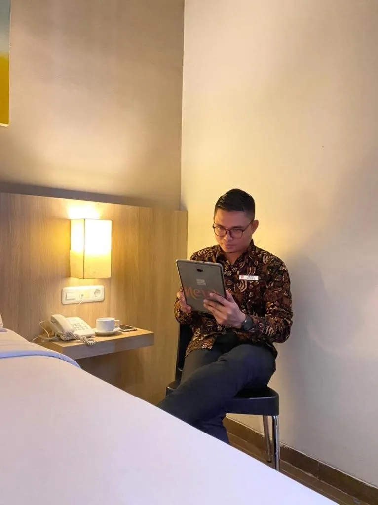 People, Bed in News Hotel by Graha Pena Jawa Pos