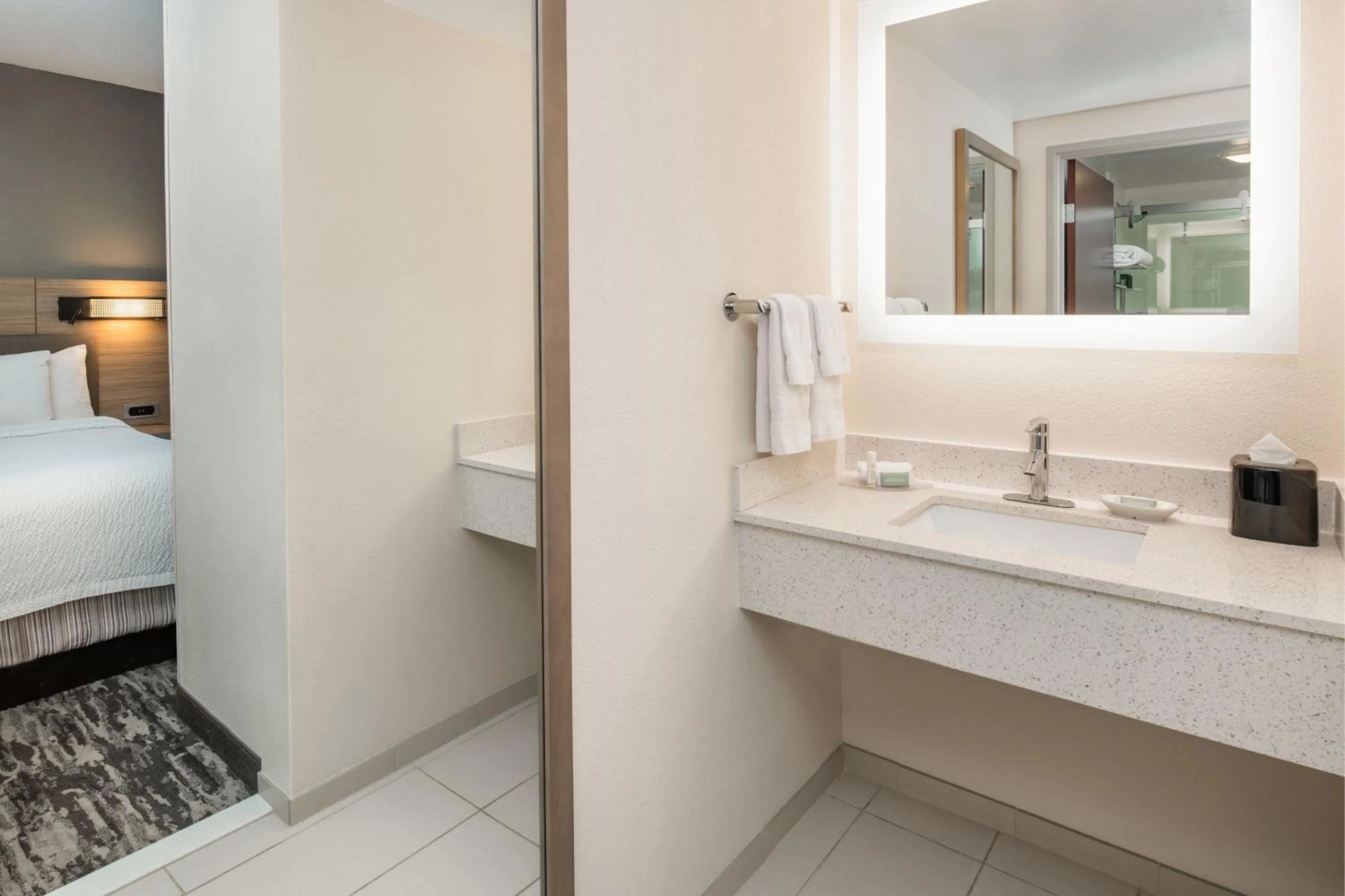 Bathroom, Bed in SpringHill Suites Seattle Downtown, South Lake Union