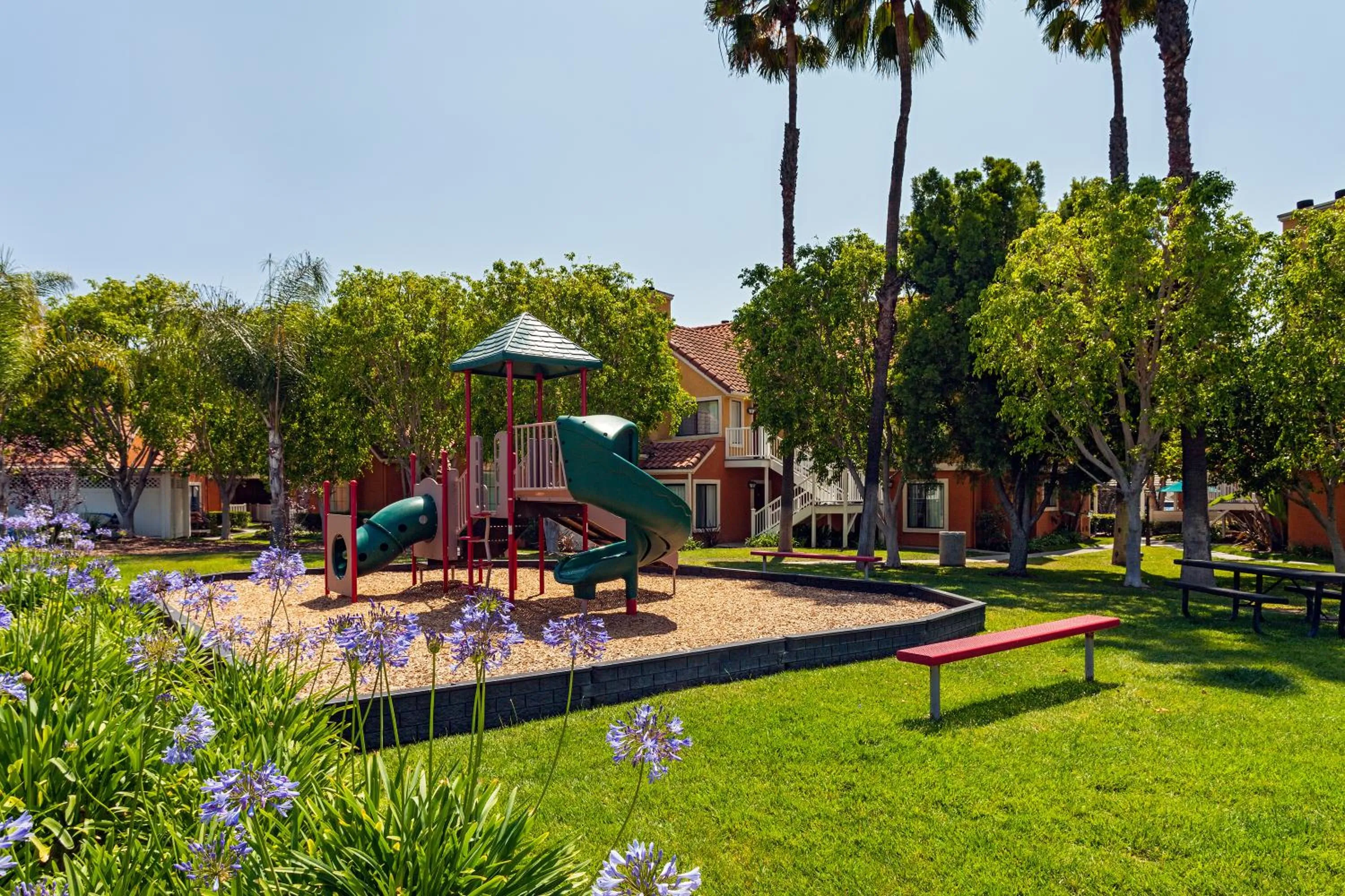 Children play ground in Clementine Hotel & Suites Anaheim