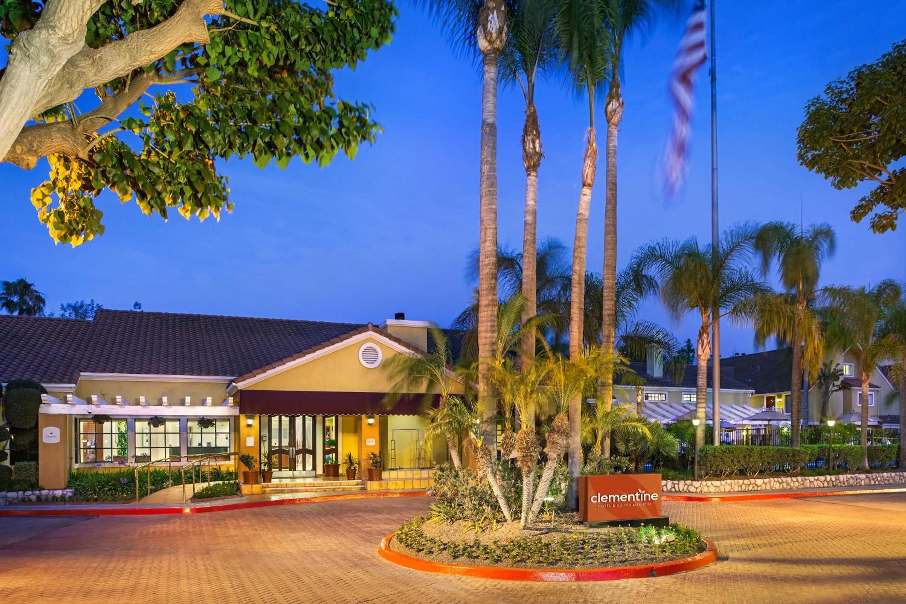 Property building in Clementine Hotel & Suites Anaheim