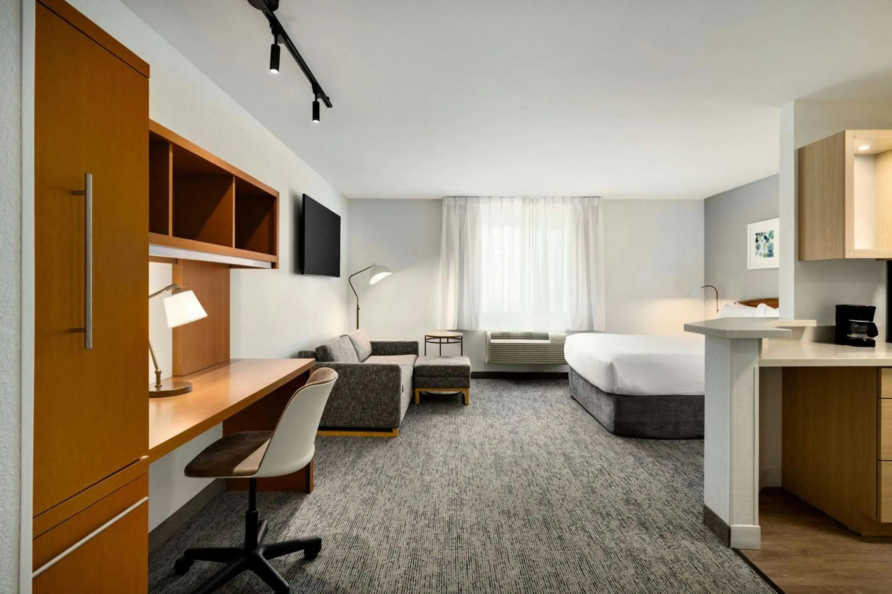 Photo of the whole room, Bed in TownePlace Suites by Marriott Anaheim Maingate Near Angel Stadium