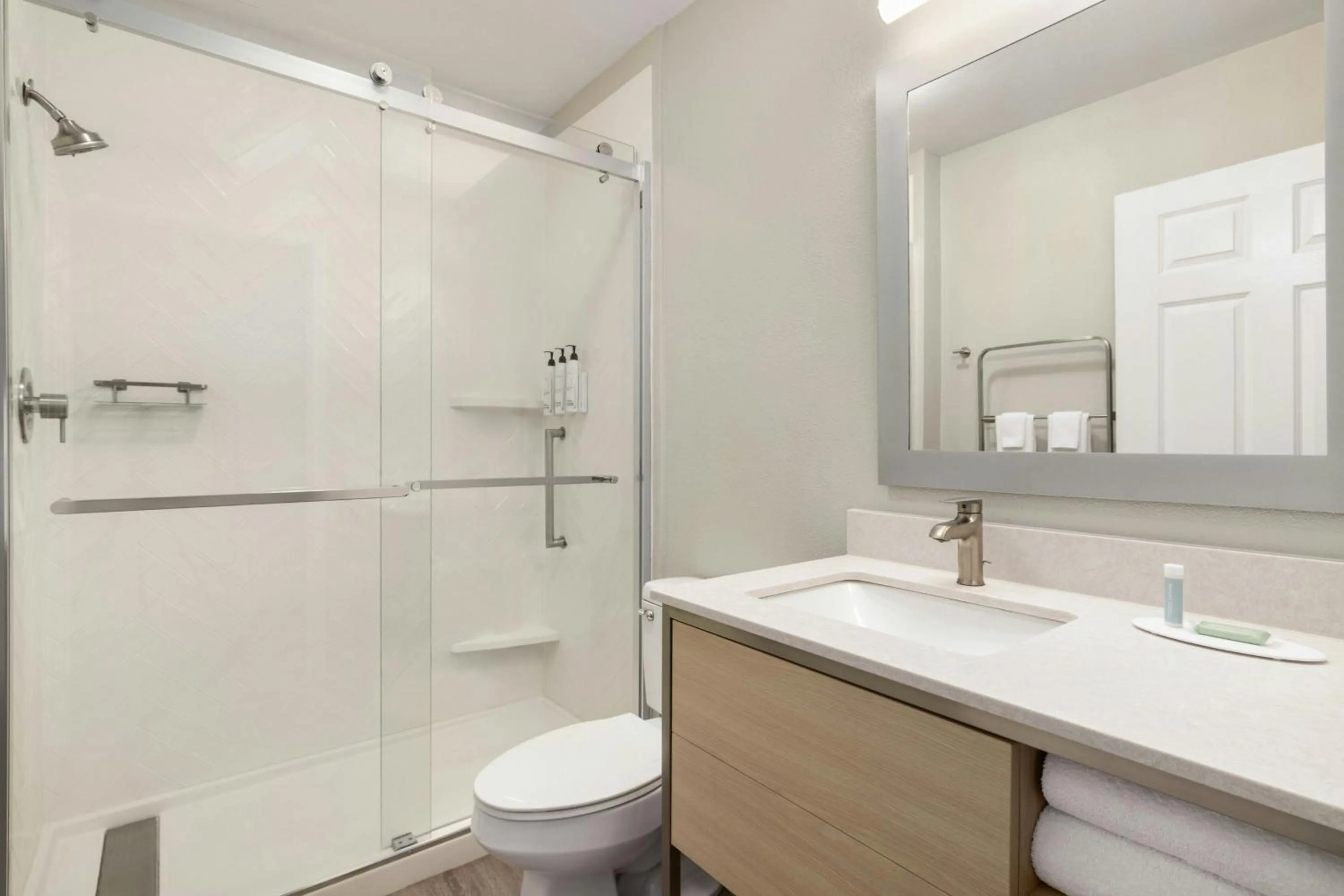 Bathroom in TownePlace Suites by Marriott Anaheim Maingate Near Angel Stadium