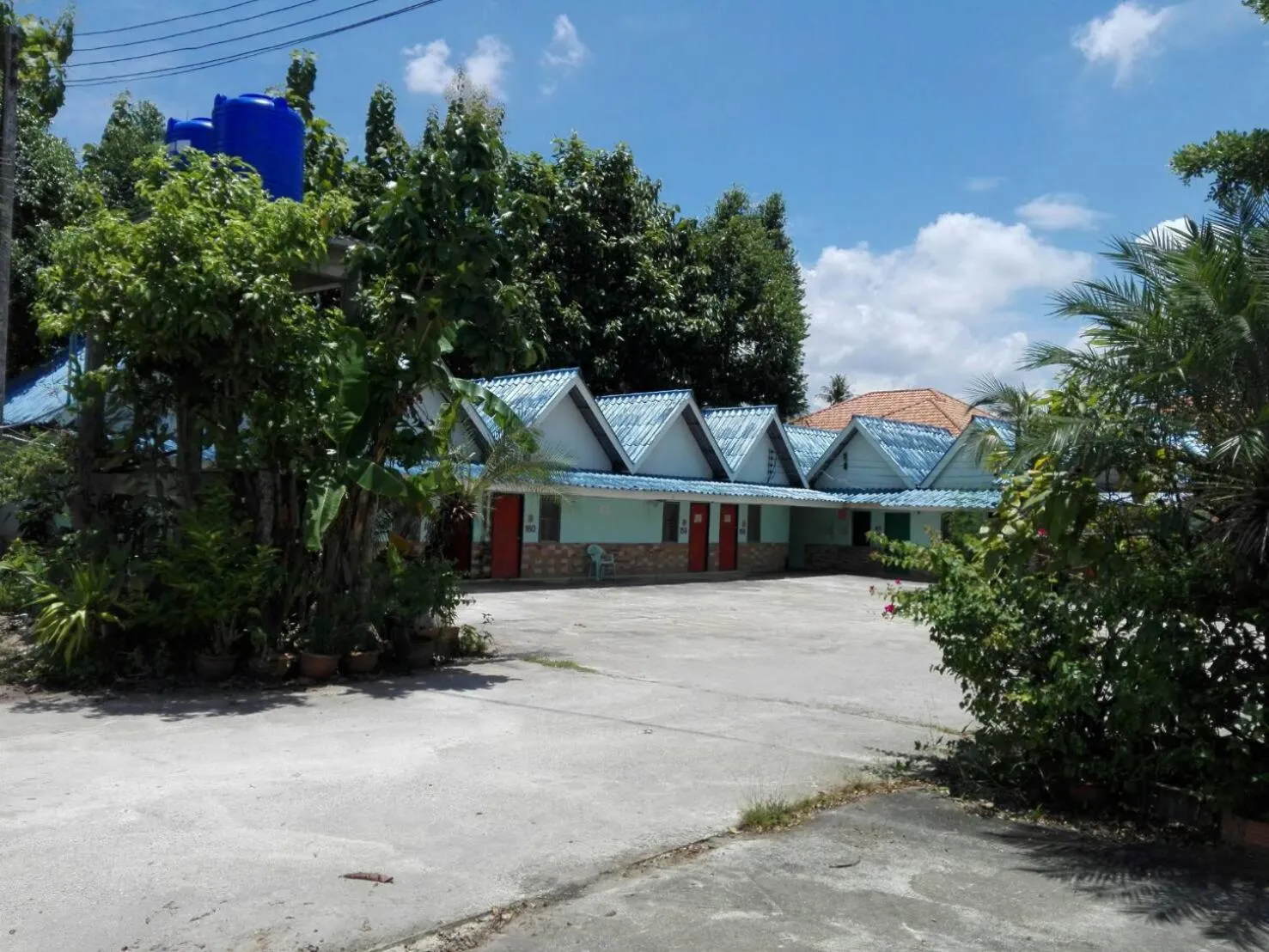Inner courtyard view in Kanjana Resort