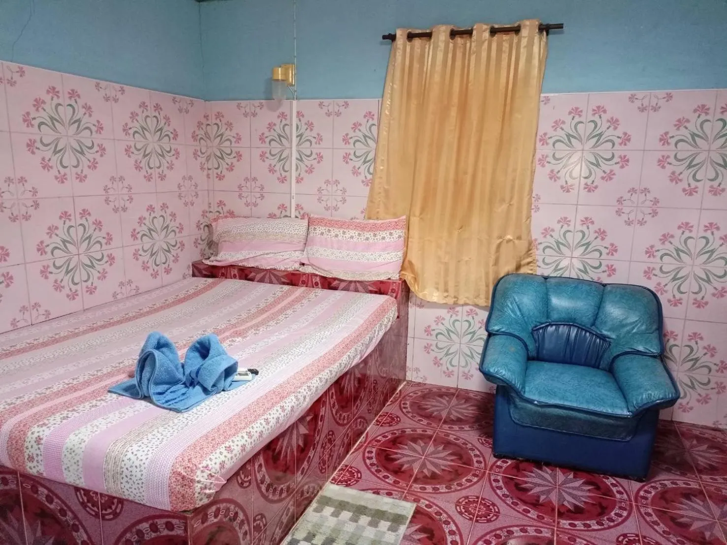 Bed in Kanjana Resort