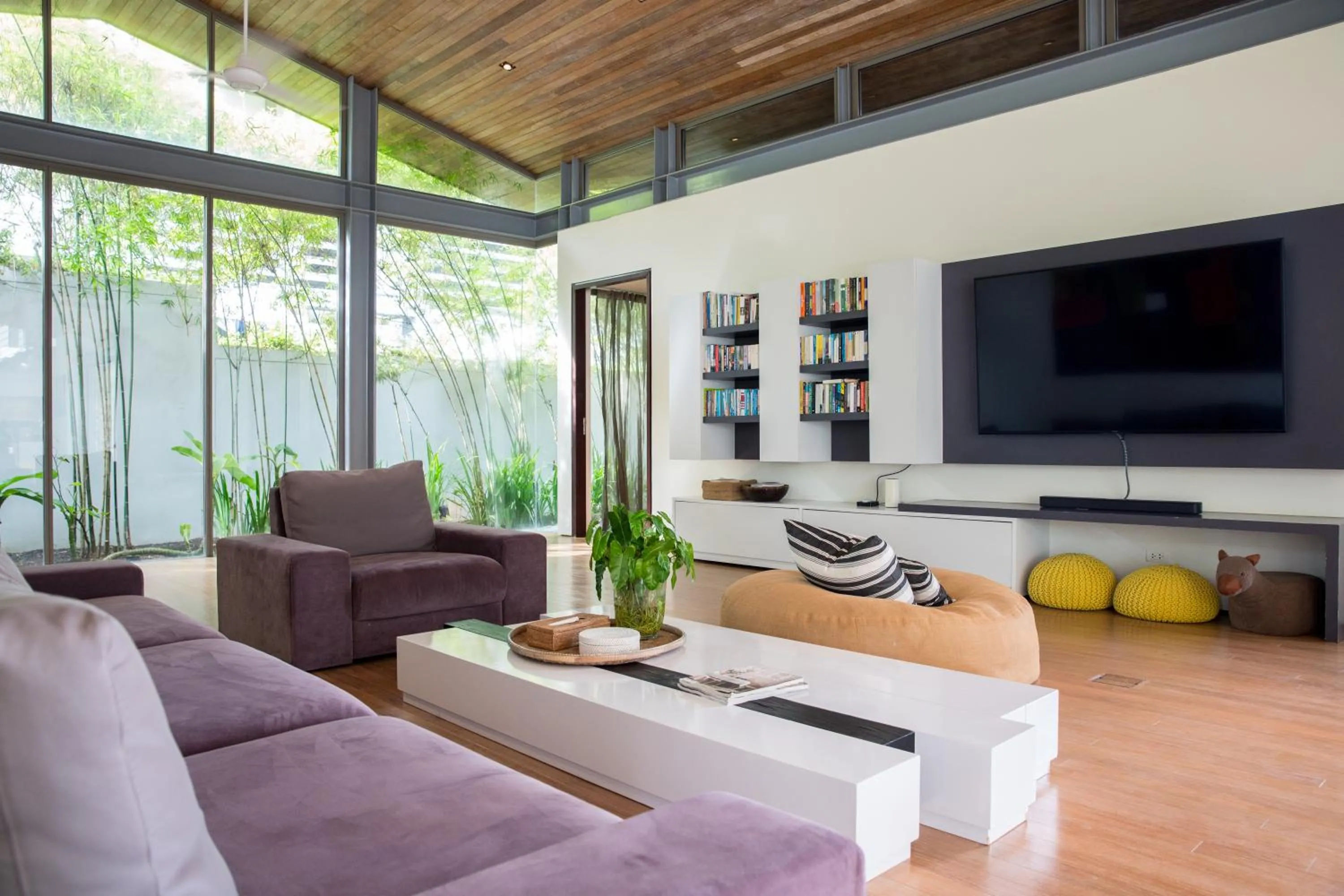 Communal lounge/ TV room in Sava Beach Villas