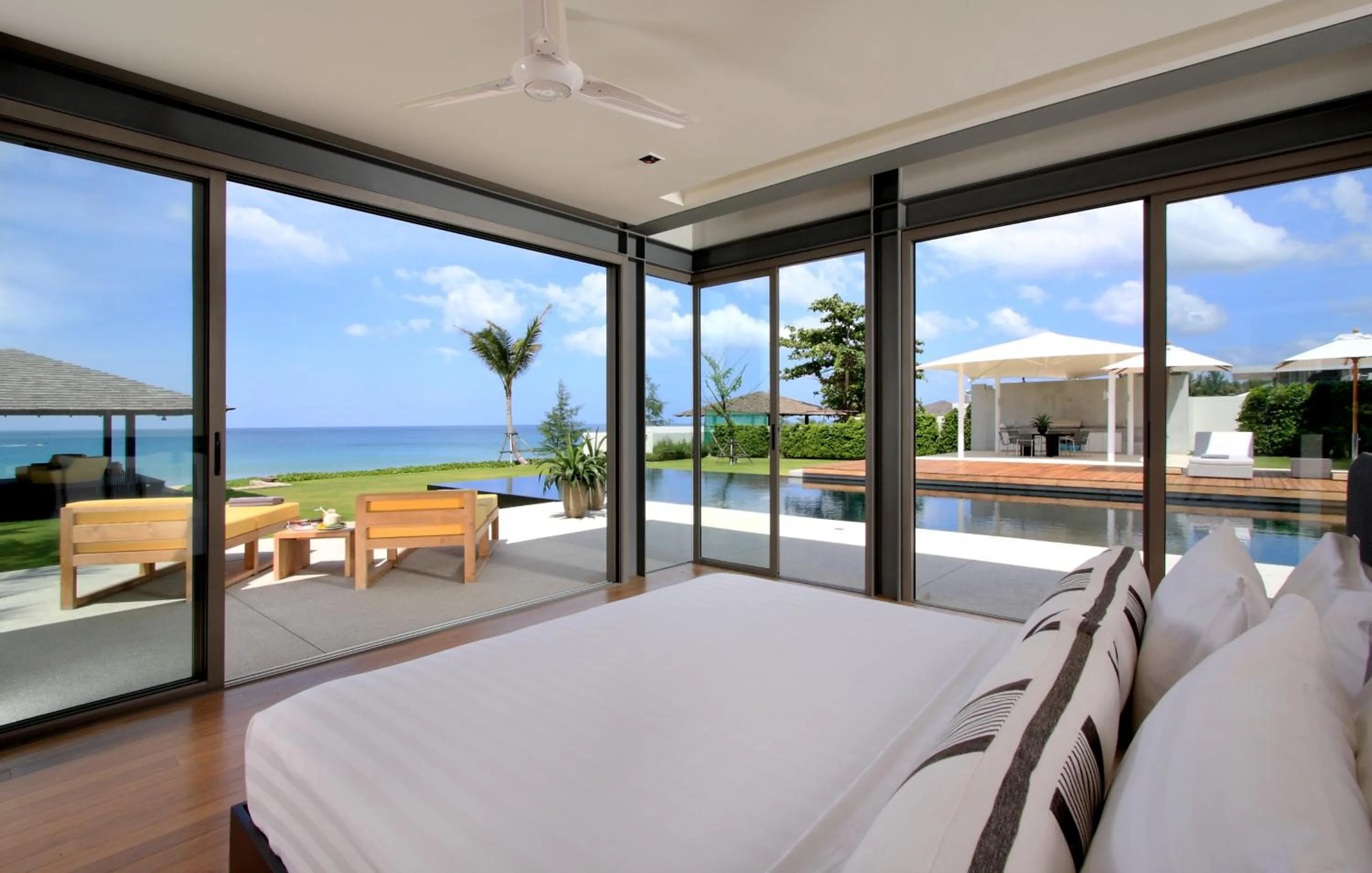 Bed in Sava Beach Villas