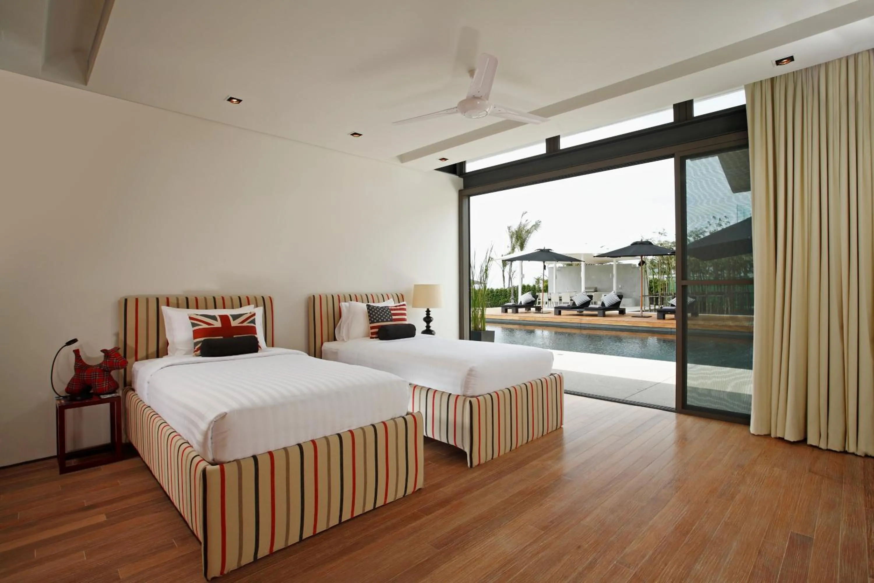 Bed in Sava Beach Villas